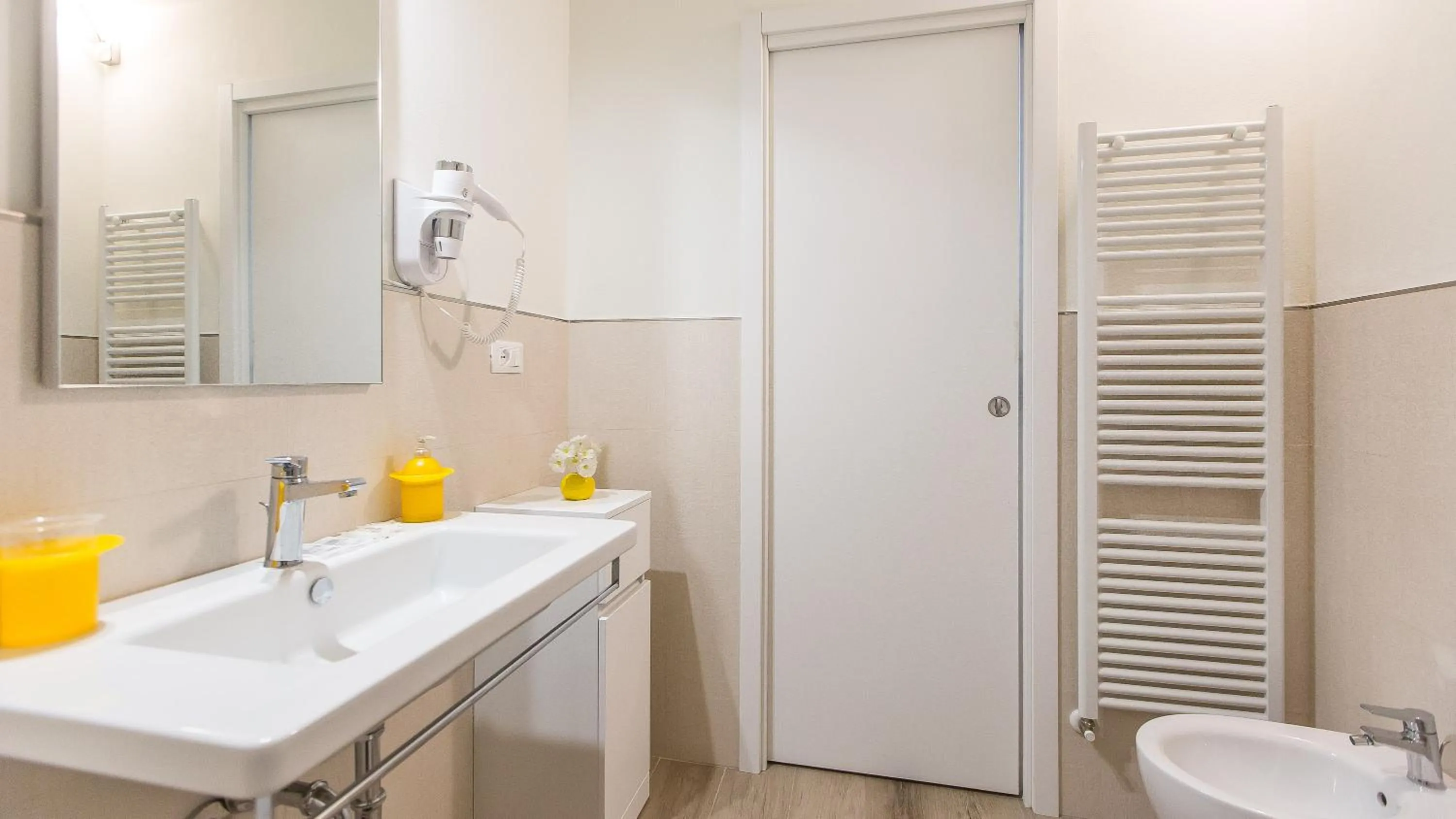 Bathroom in Rental in Rome Trastevere White
