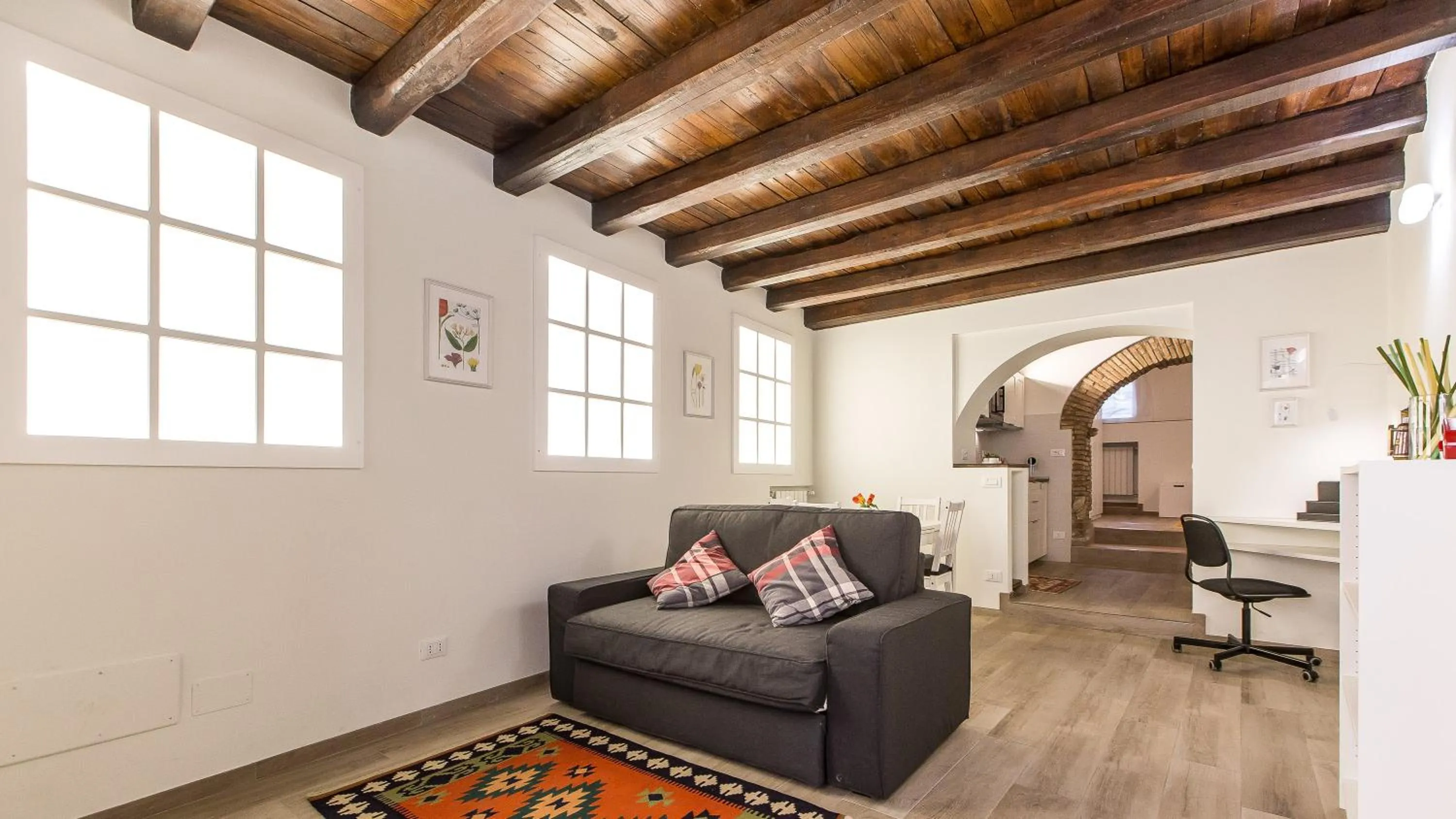 Living room in Rental in Rome Trastevere White