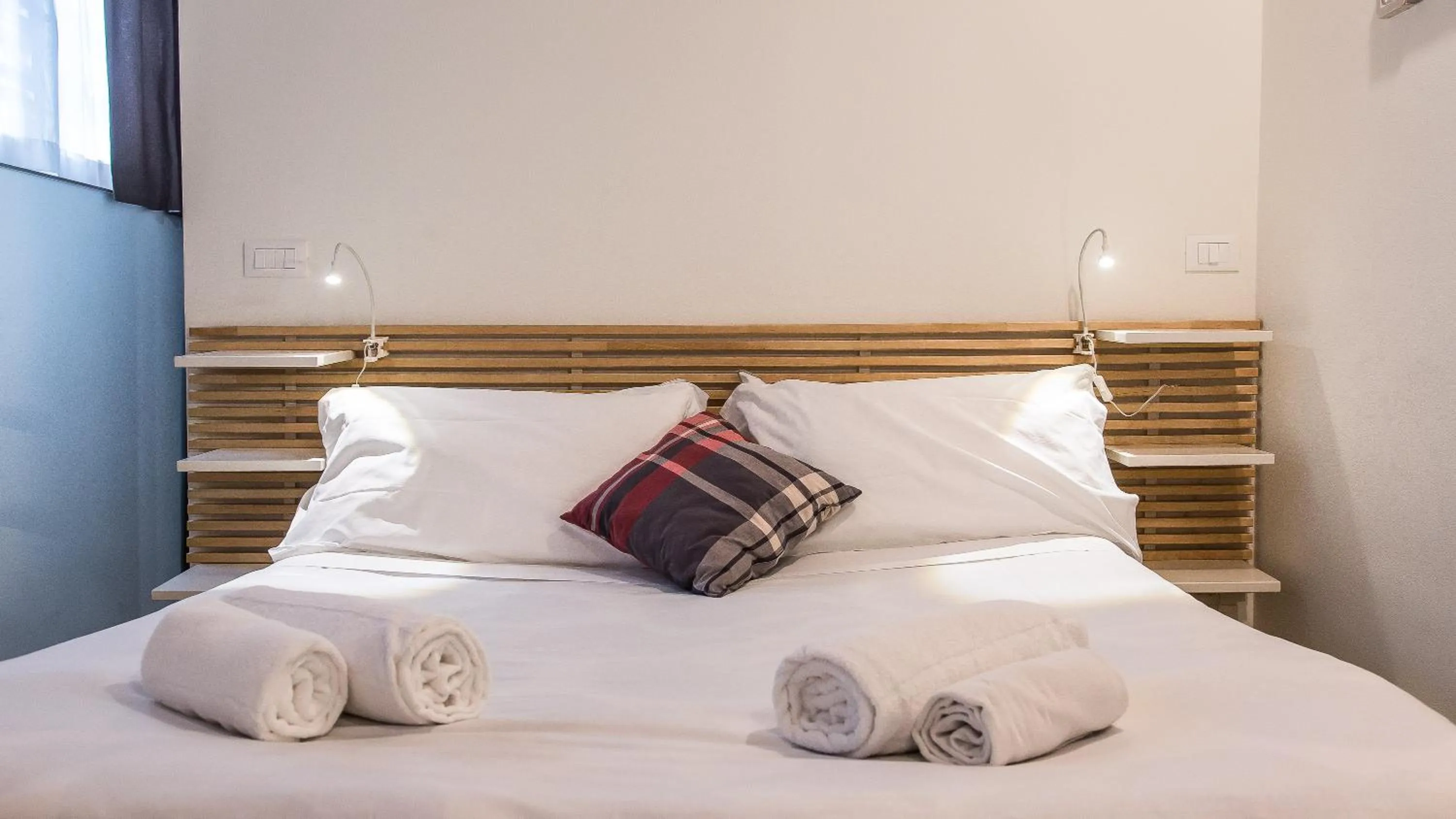 Bedroom, Bed in Rental in Rome Trastevere White