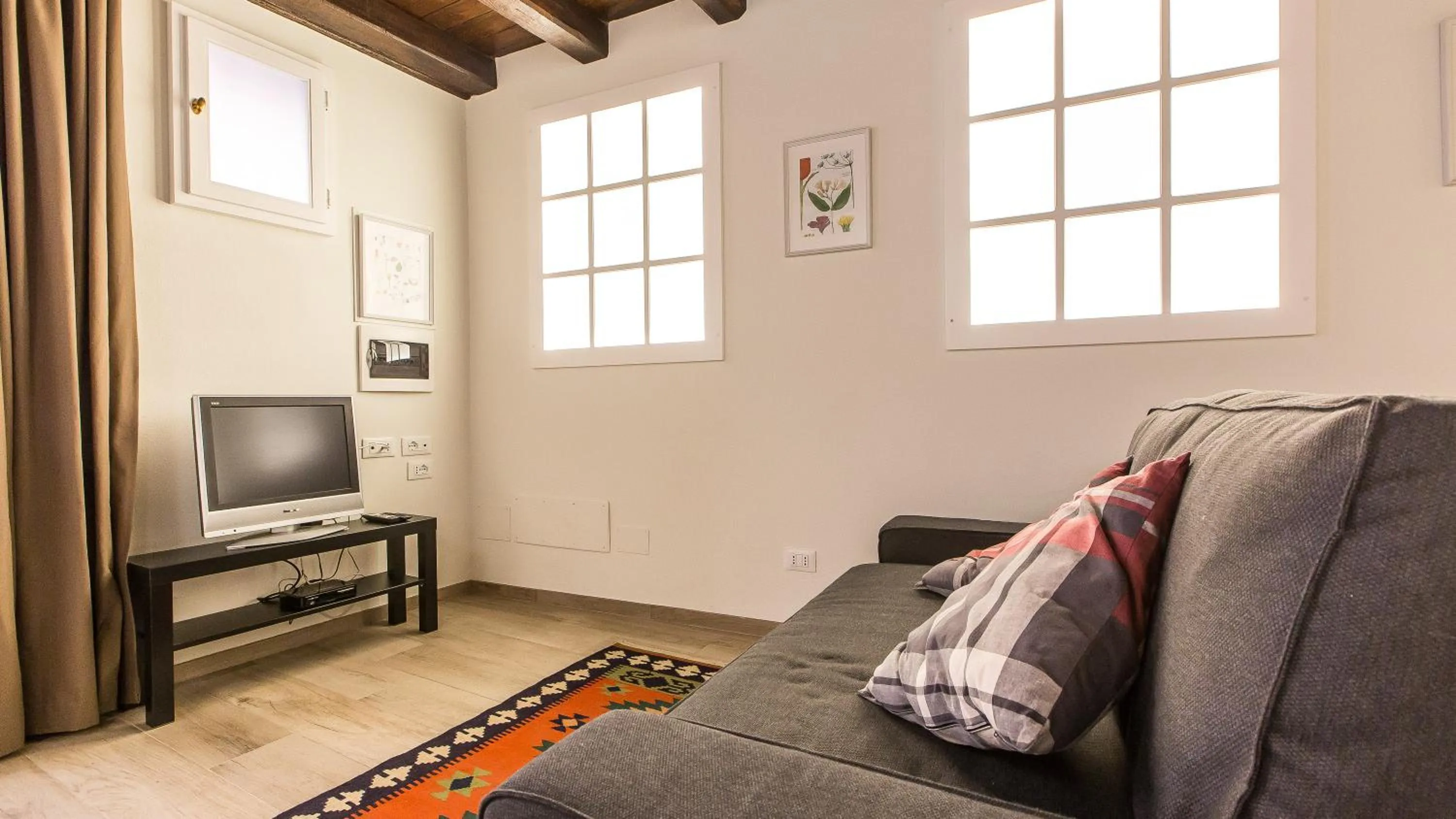 Seating area in Rental in Rome Trastevere White