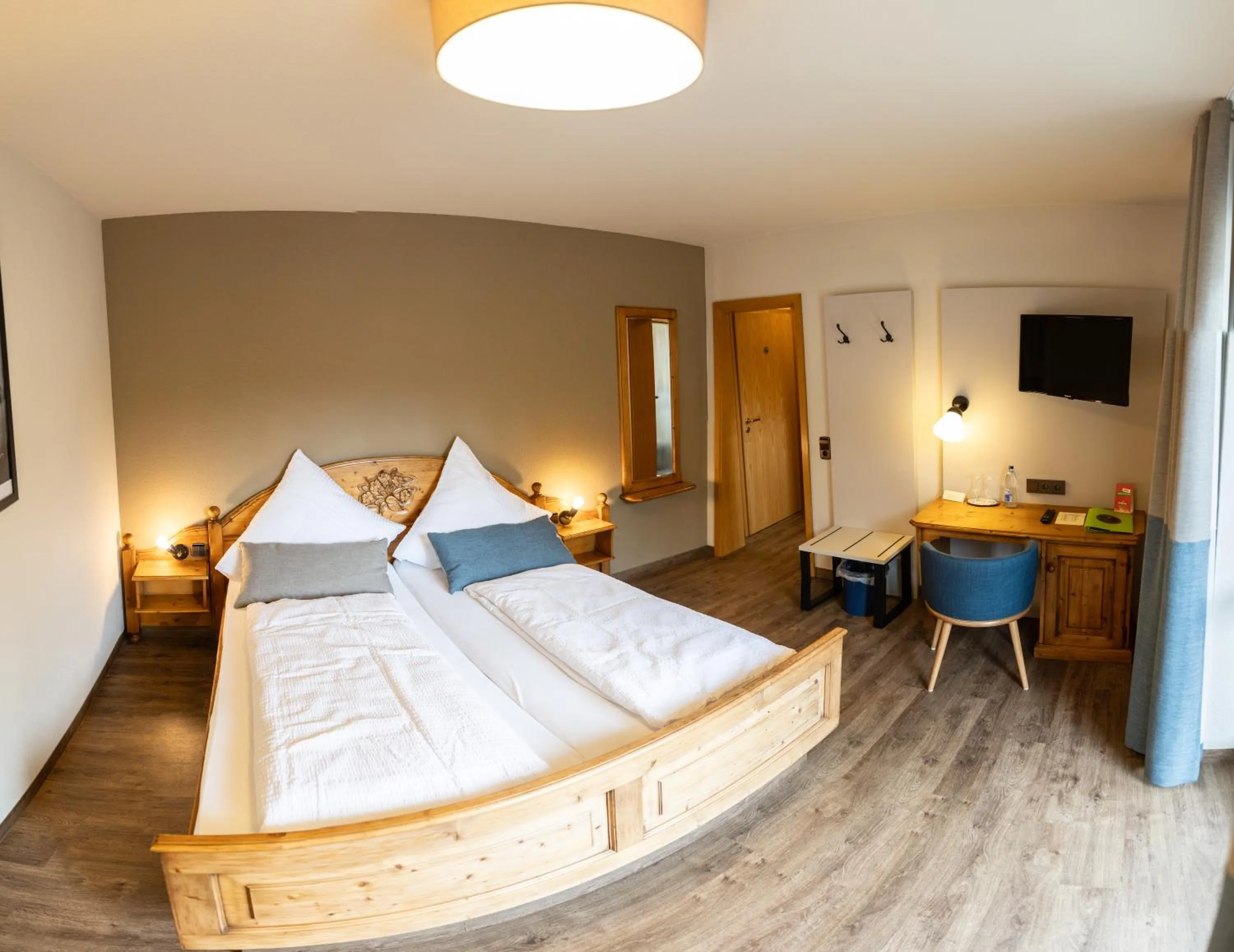 Bed in Landgasthof & Brauerei Löwen Sasbach