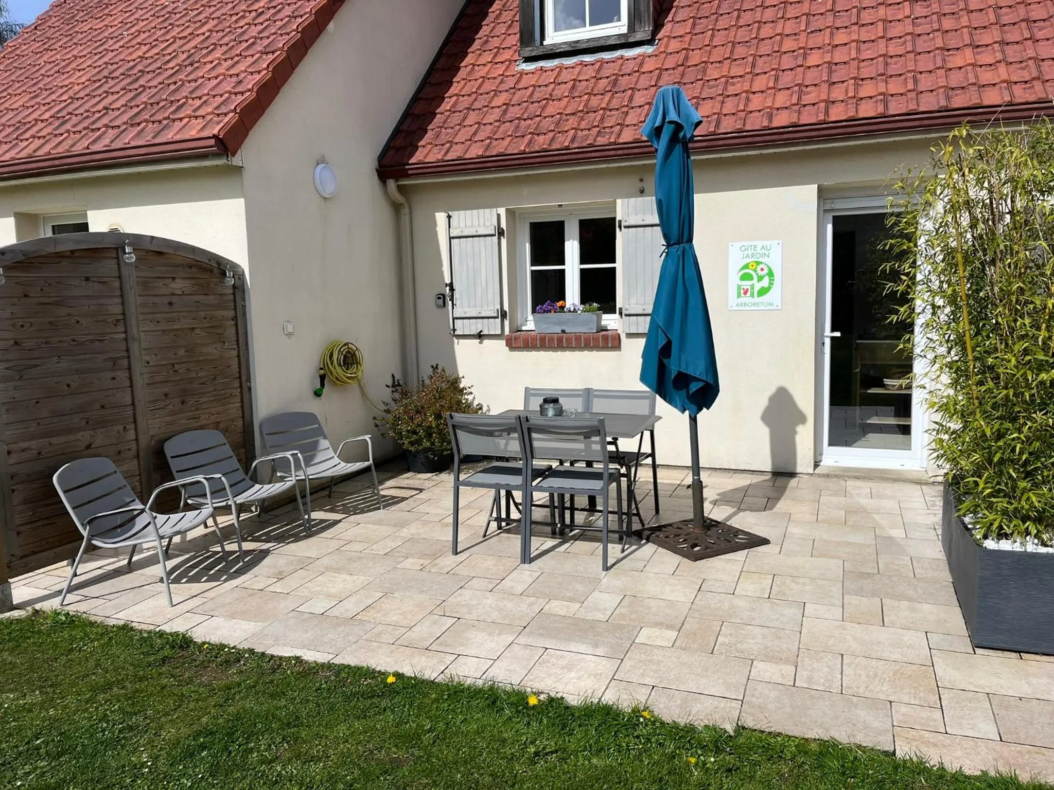 Property building in La Villa Saint Val