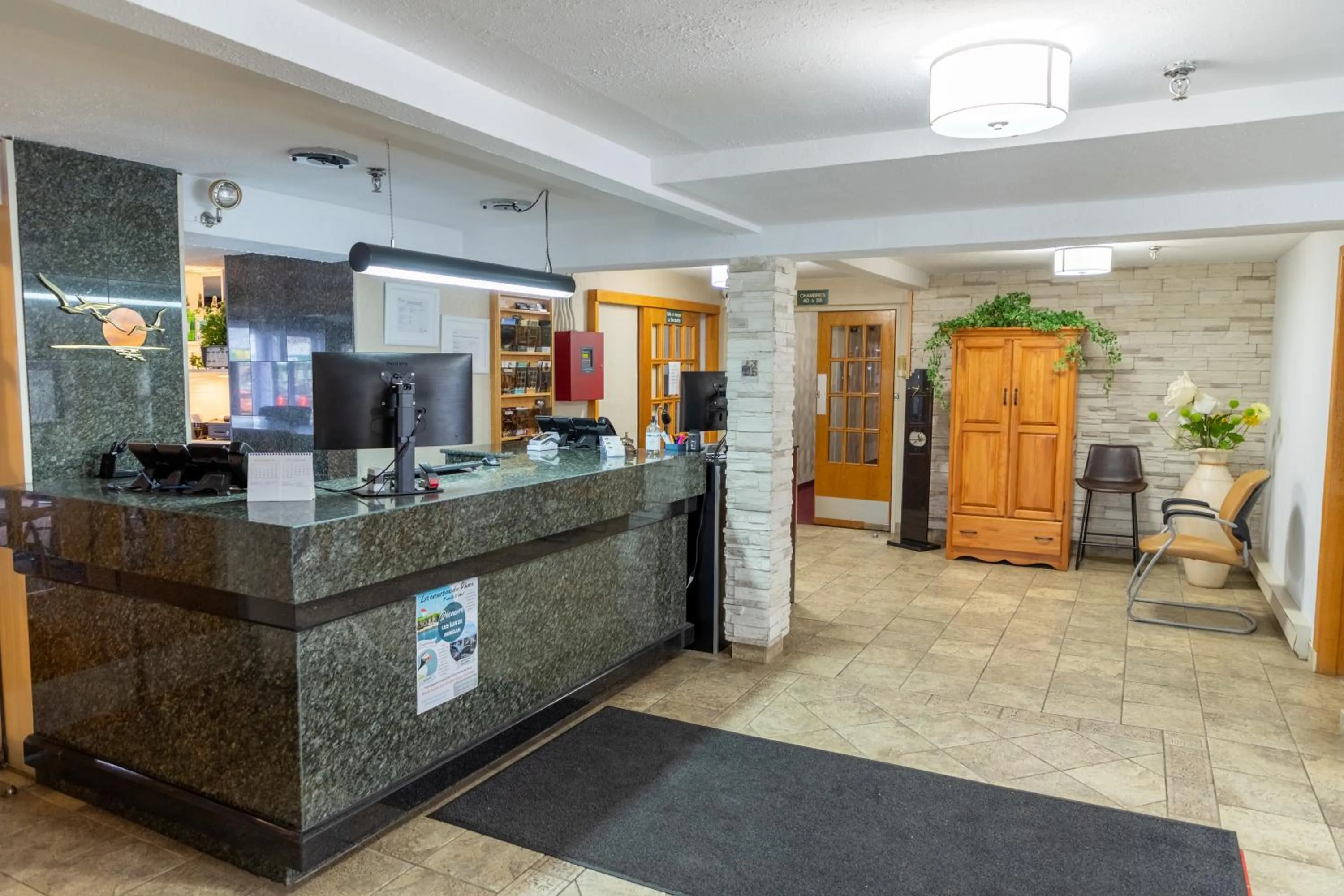Lobby or reception in Hôtel Les Mouettes
