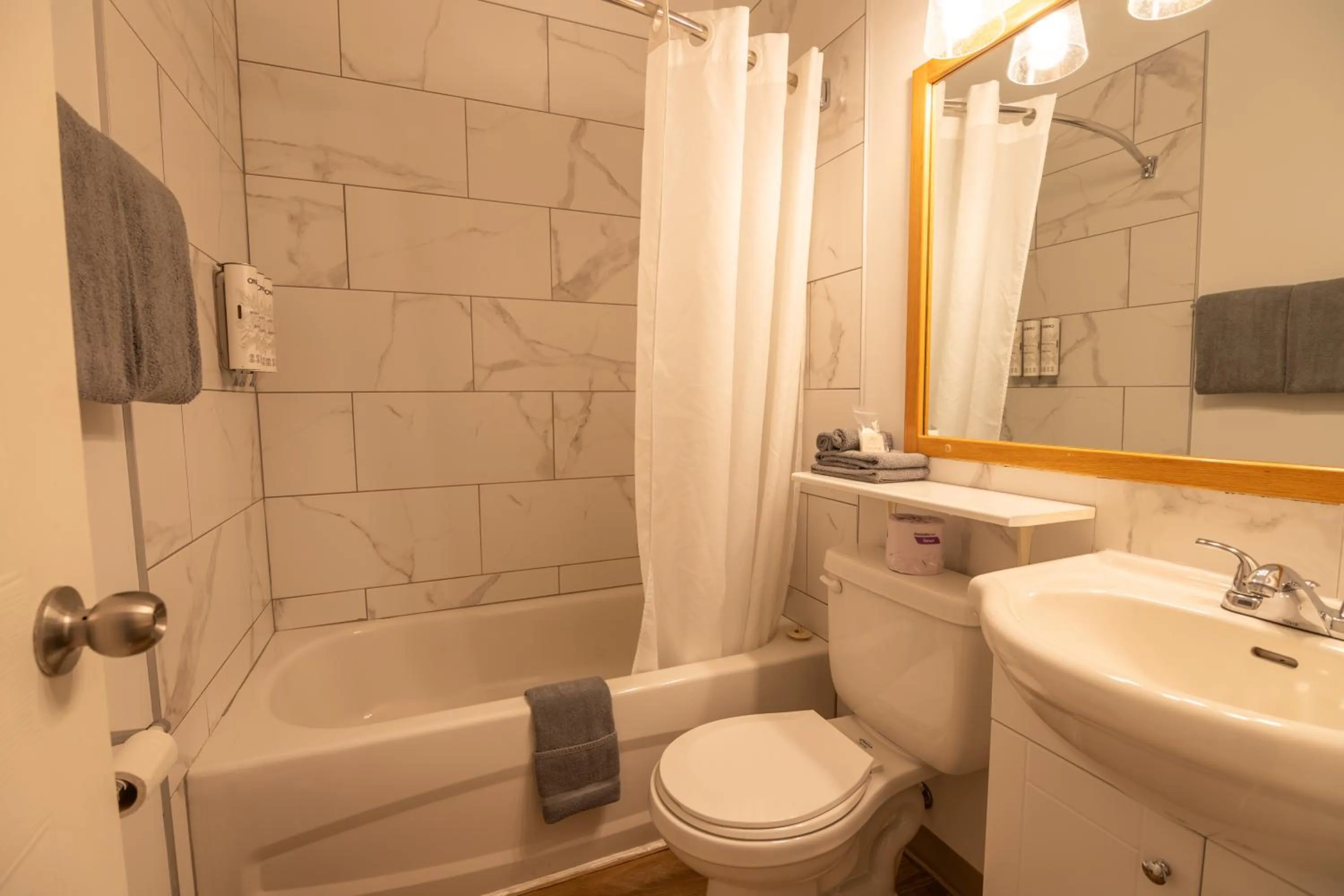 Bathroom in Hôtel Les Mouettes