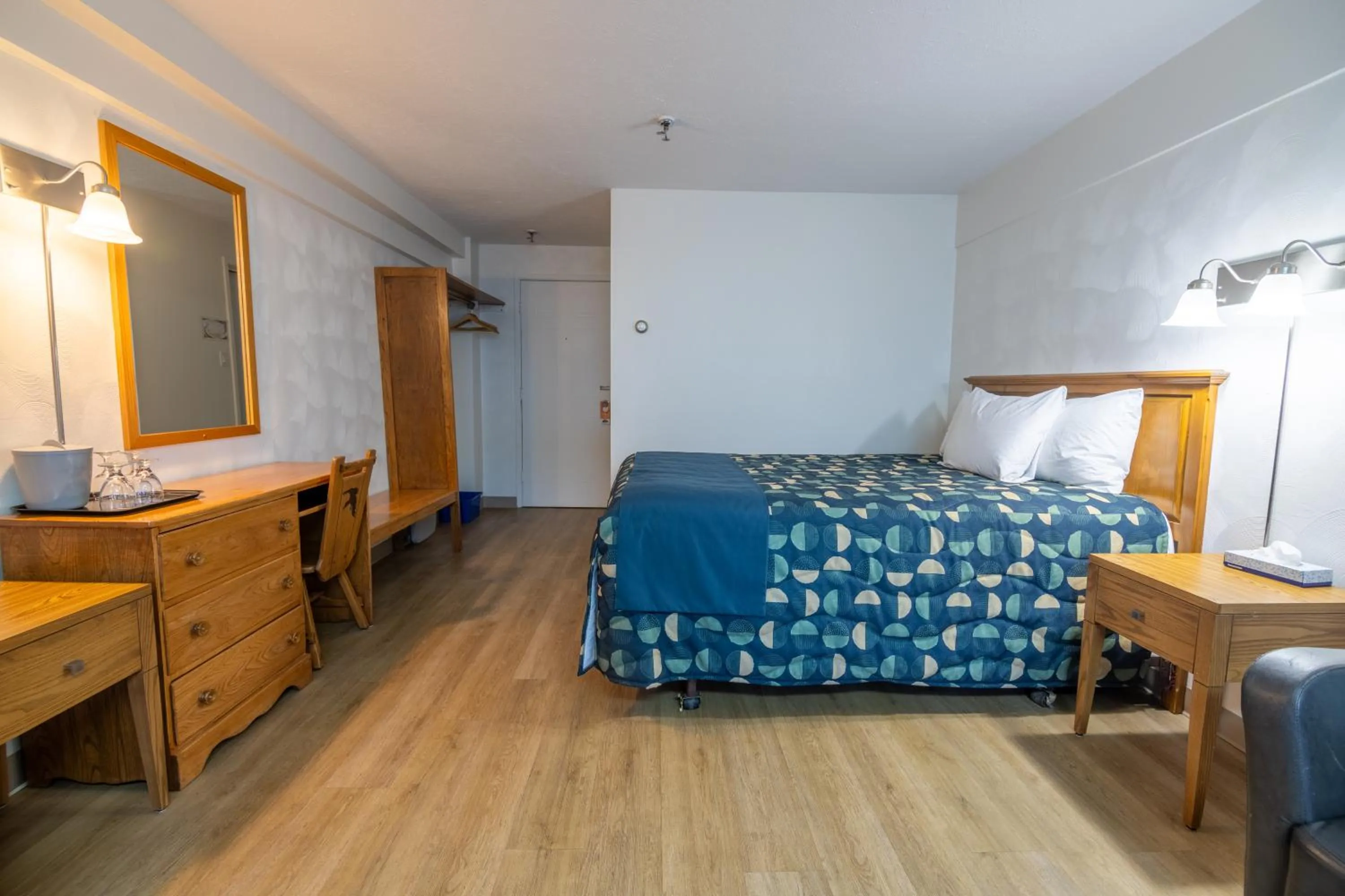 Bedroom in Hôtel Les Mouettes