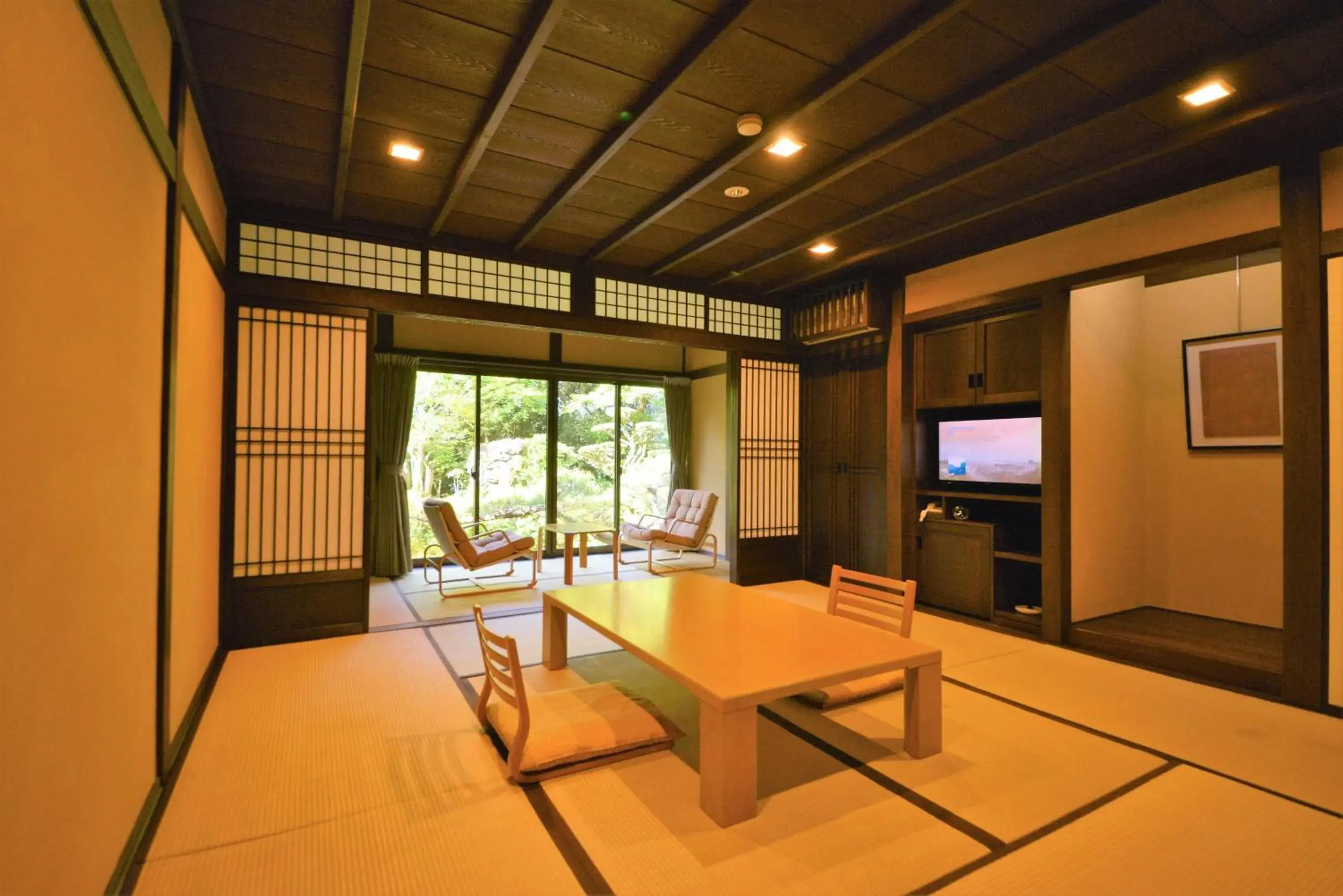 Standard Twin Room with Garden View in Japanese Ryokan Seryo Standard Twin Room with Garden View in Japanese Ryokan Seryo