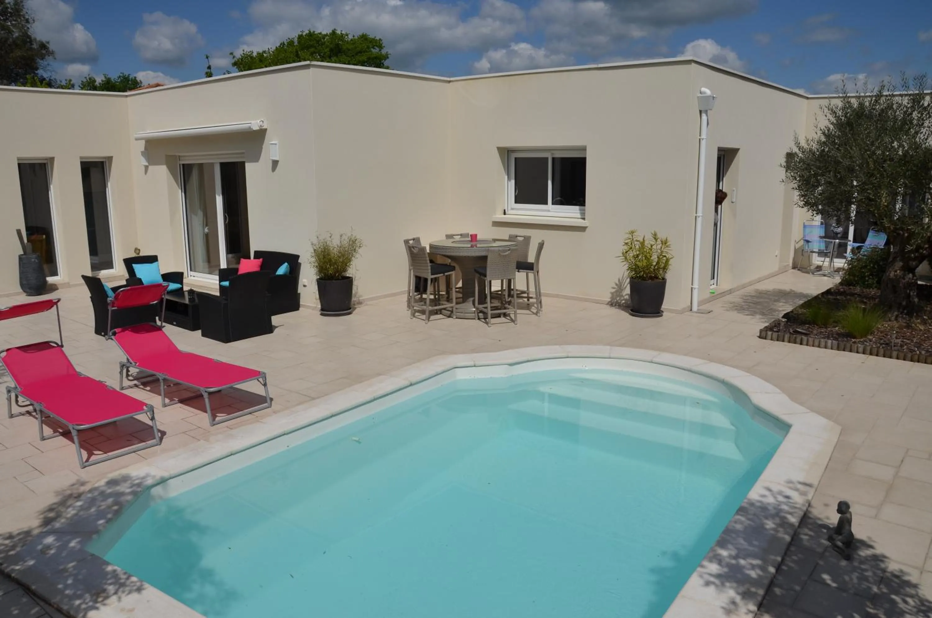 Pool view in Chez Victoria Nantes Erdre