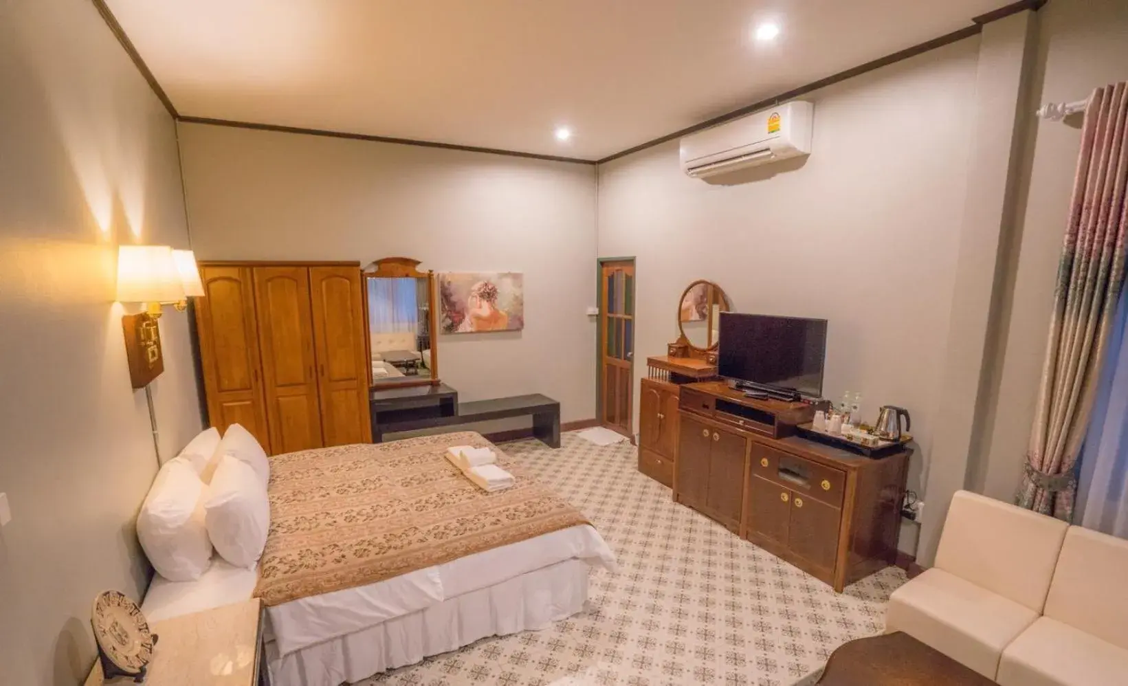 Bed in Ban Mai Vintage Bed in Ban Mai Vintage