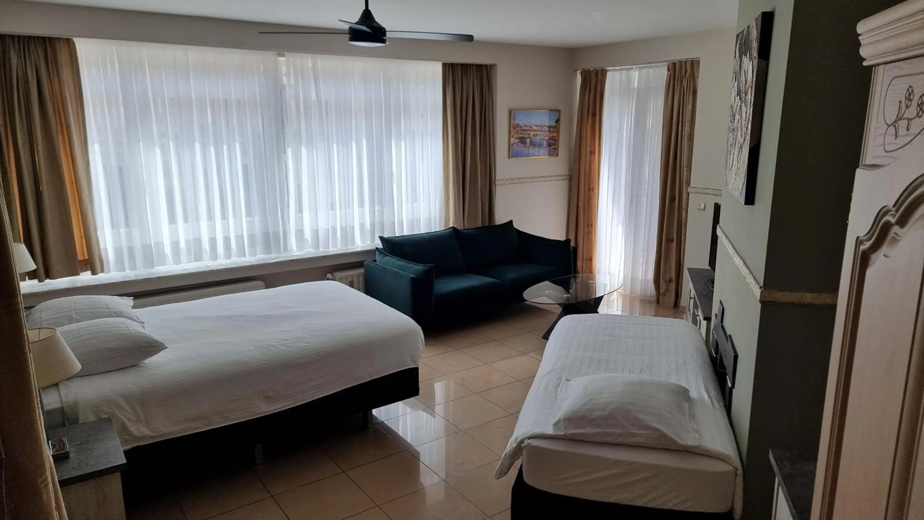 Bed in Aparthotel Résidence Bara Midi