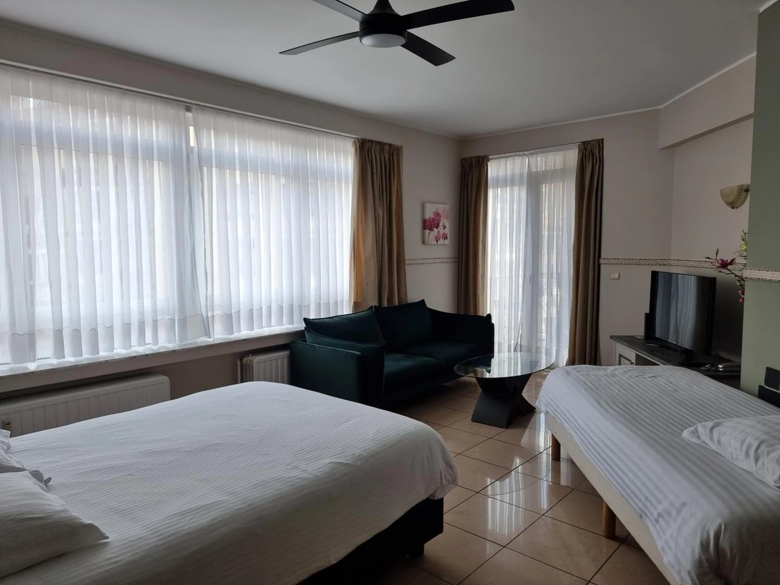 Bed in Aparthotel Résidence Bara Midi