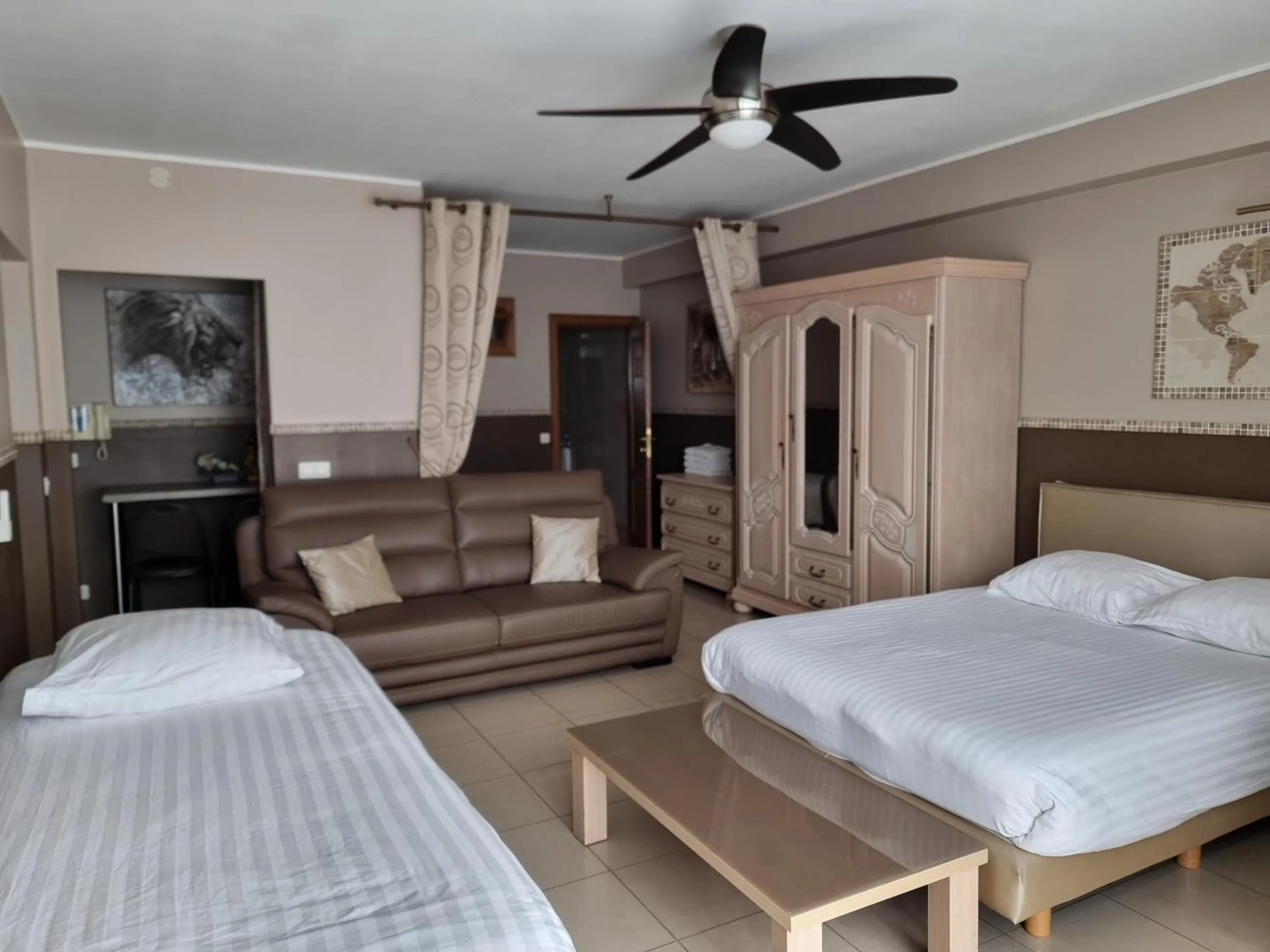 Bed in Aparthotel Résidence Bara Midi