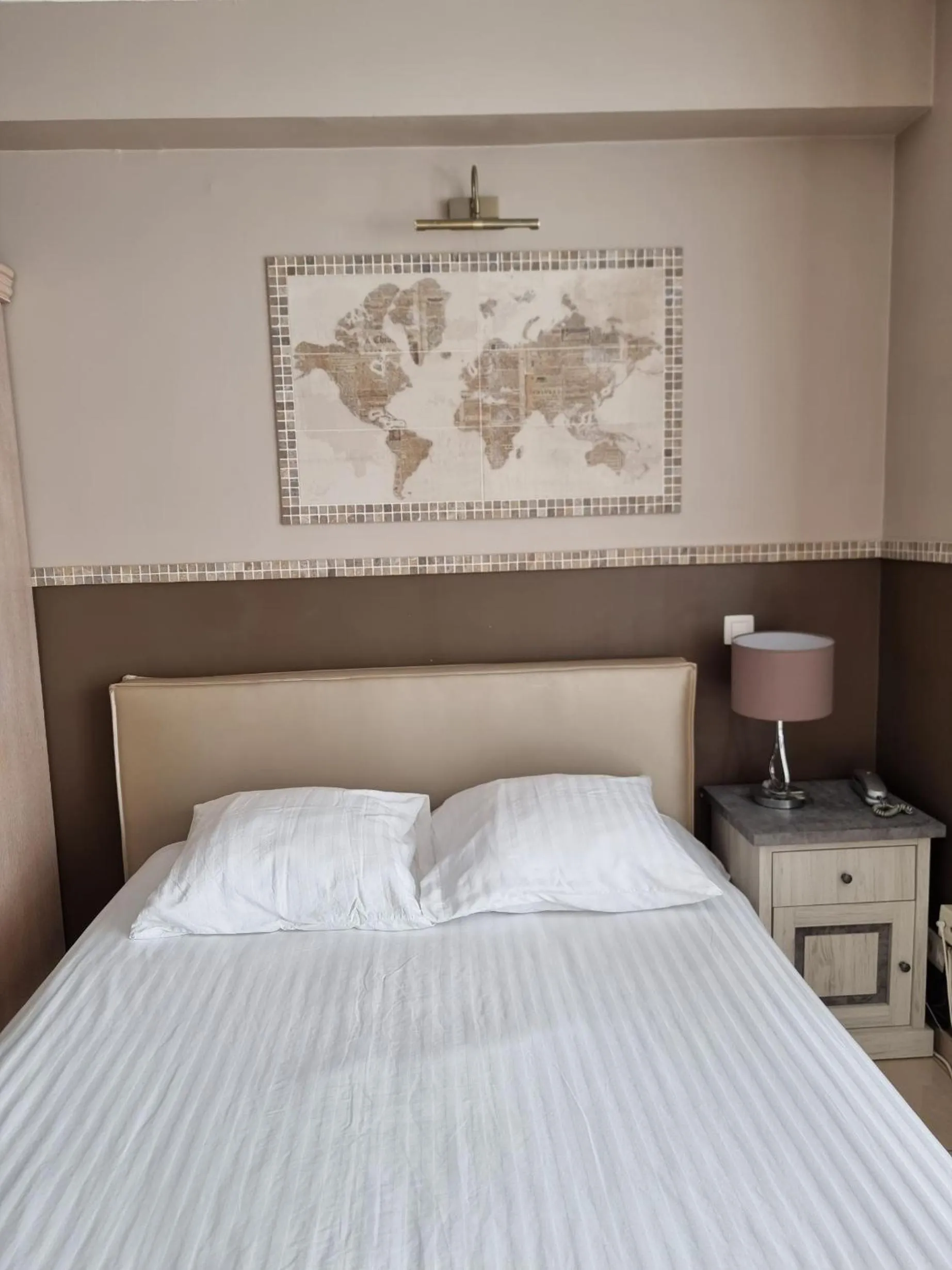 Bed in Aparthotel Résidence Bara Midi