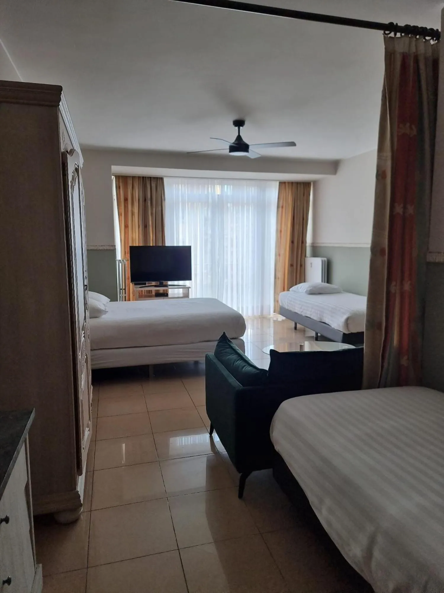 Bed in Aparthotel Résidence Bara Midi