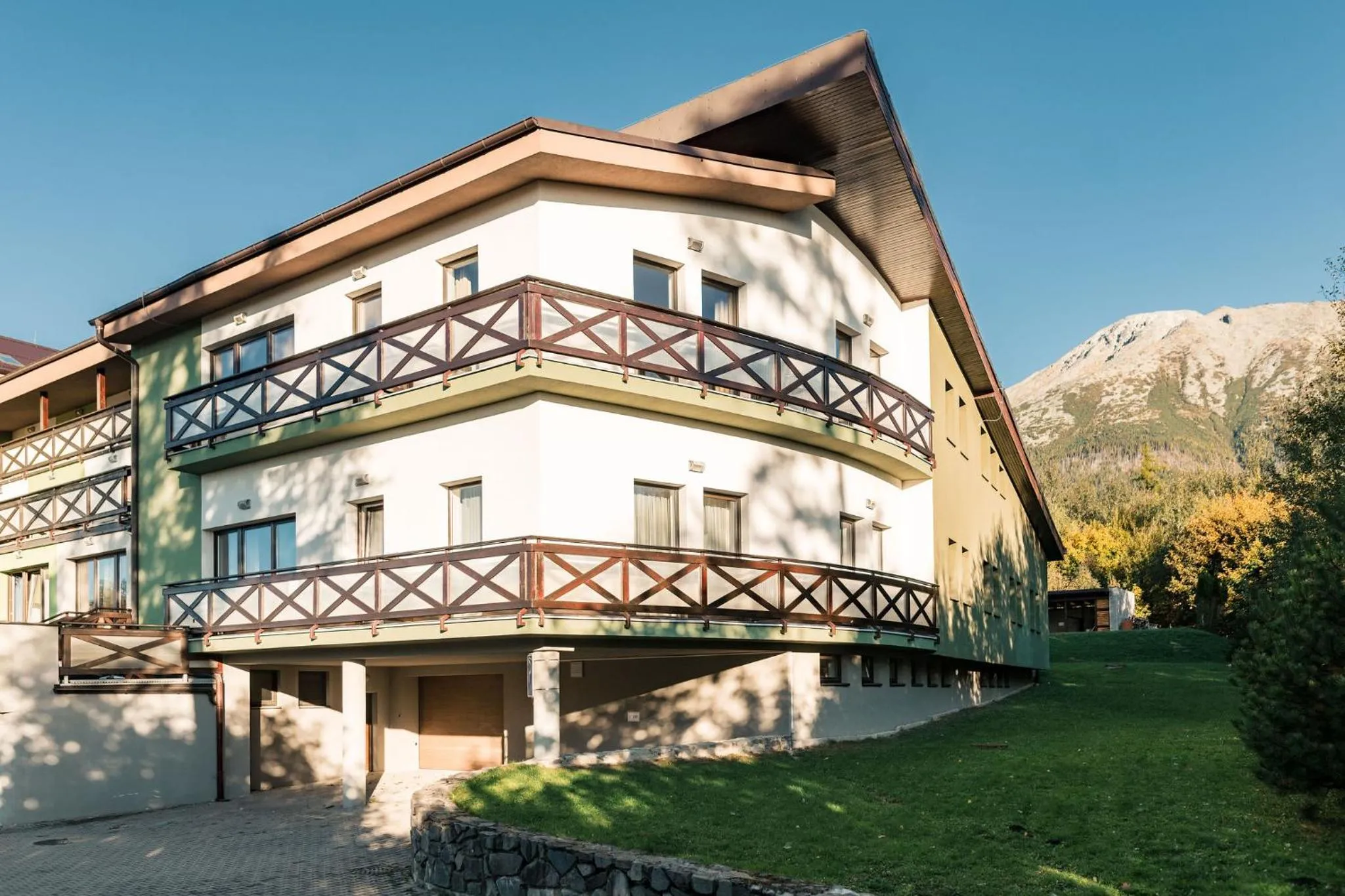 Property building in Apartmanovy dom Familia Smokovec