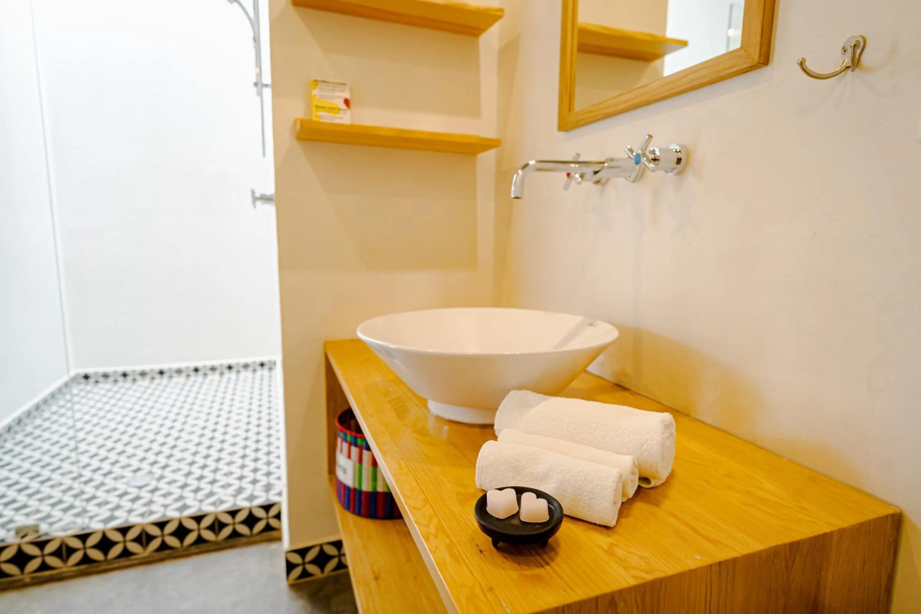 Shower in Hotel con Corazón Oaxaca