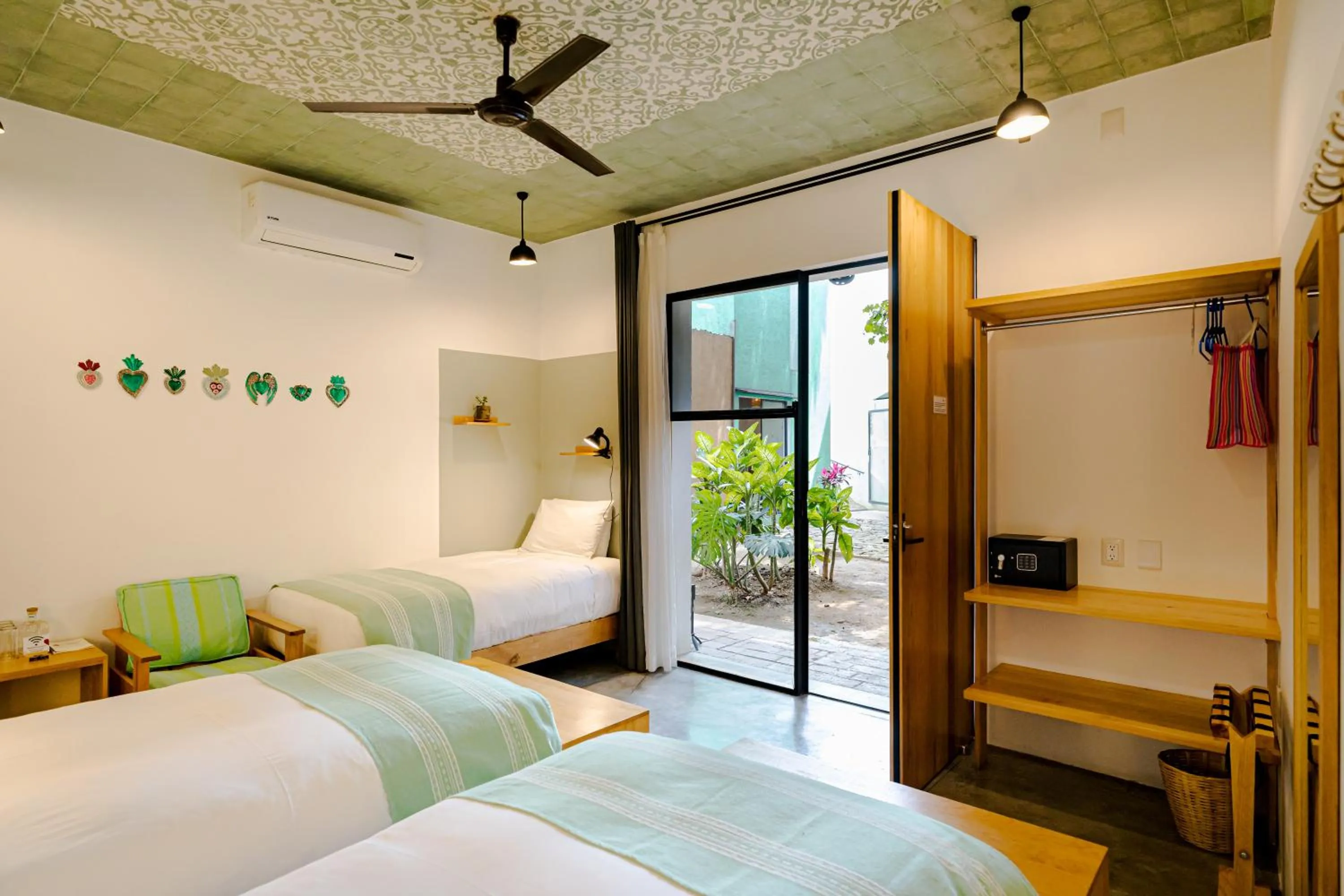 View (from property/room), Bed in Hotel con Corazón Oaxaca