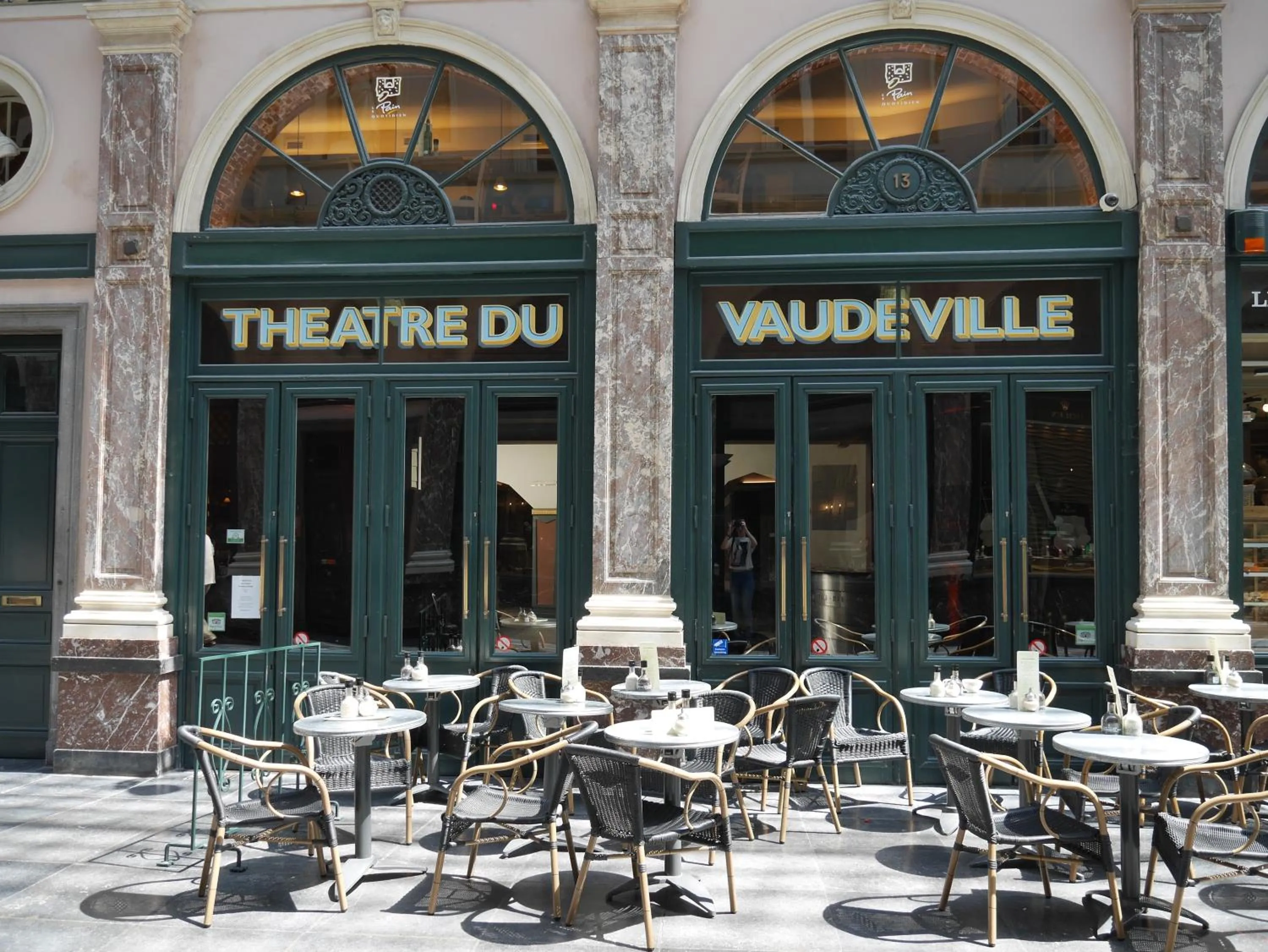 Patio in Le Vaudeville