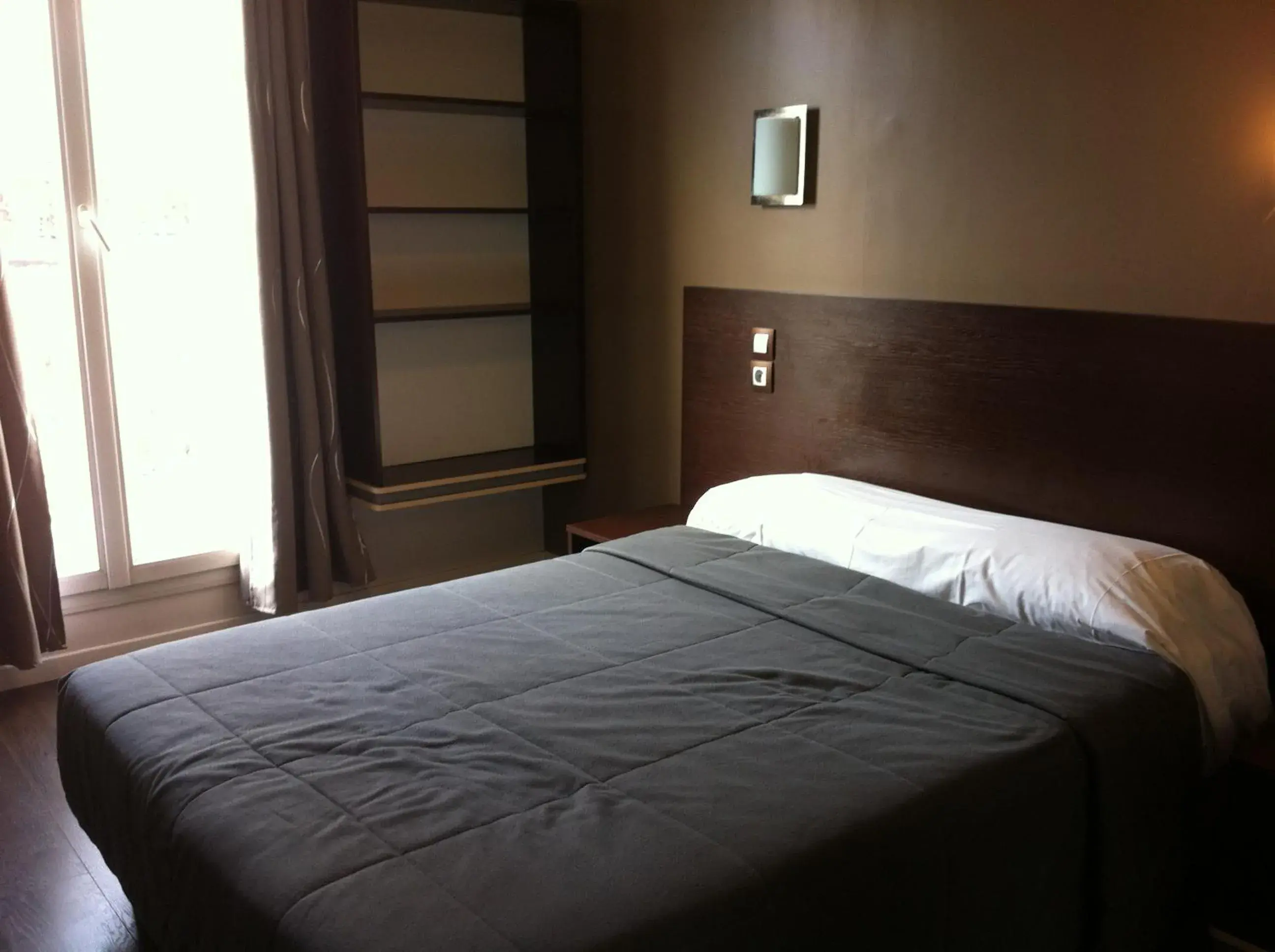 Bedroom, Bed in Grand Hôtel Magenta Bedroom, Bed in Grand Hôtel Magenta