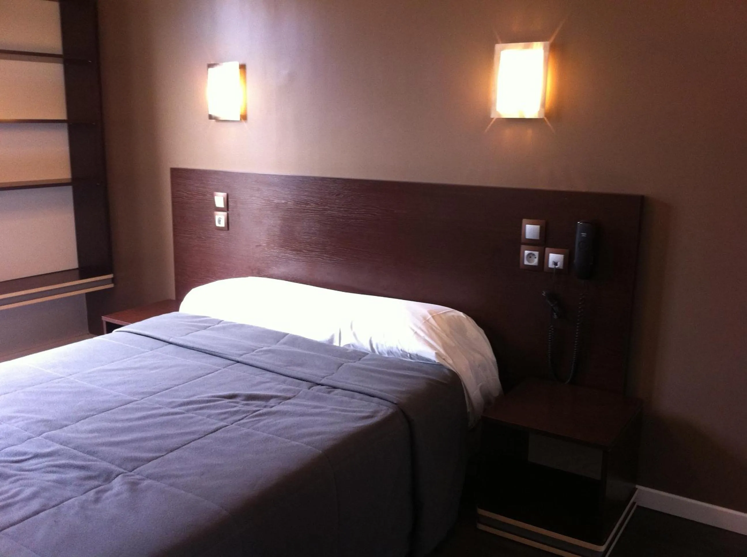 Bedroom, Bed in Grand Hôtel Magenta