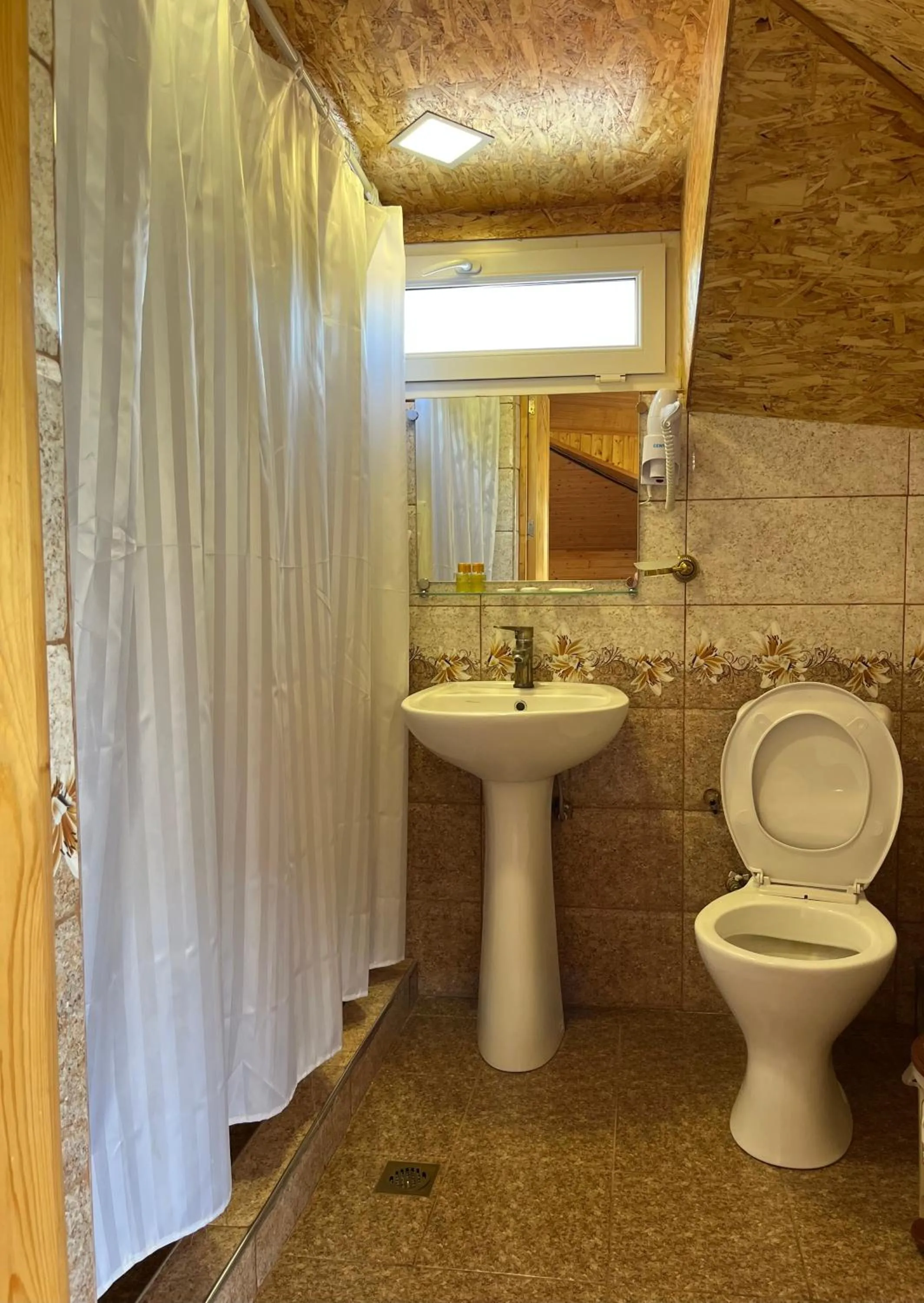 Kirch Hotel & Restaurant