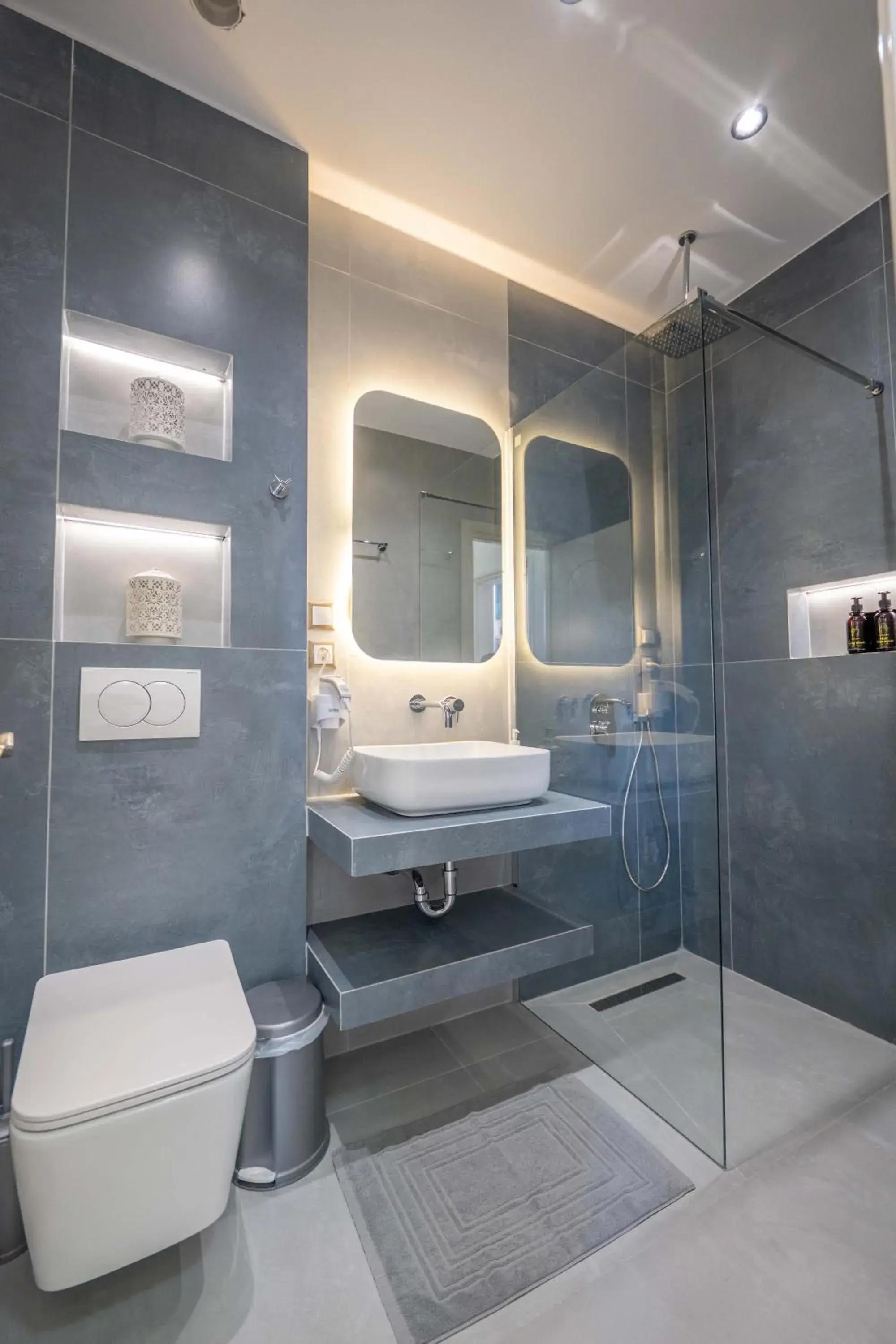 Deluxe Double Room with Balcony and Sea View in Hotel Mira Mare Deluxe Double Room with Balcony and Sea View in Hotel Mira Mare