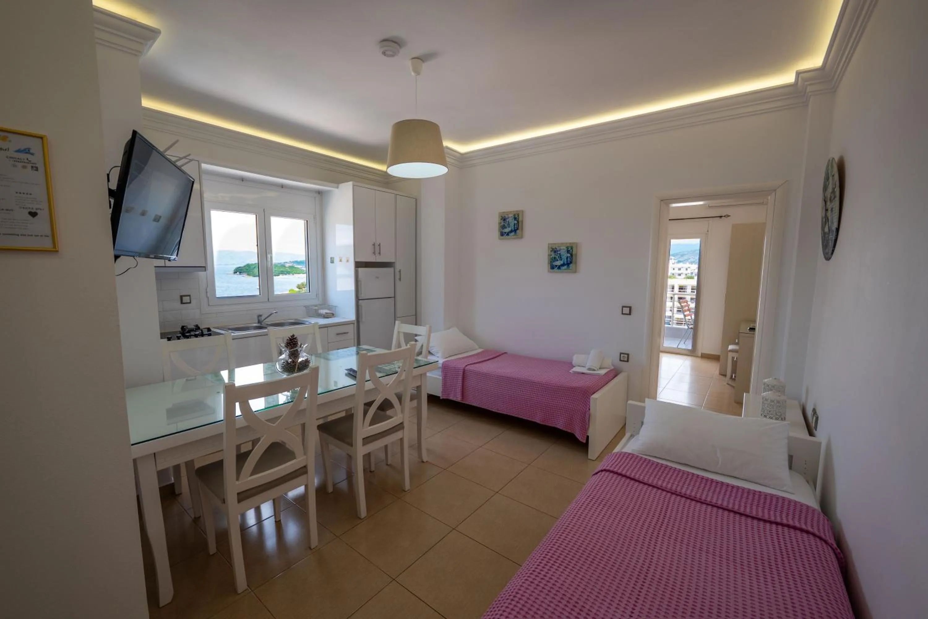 Living room, Bed in Hotel Mira Mare