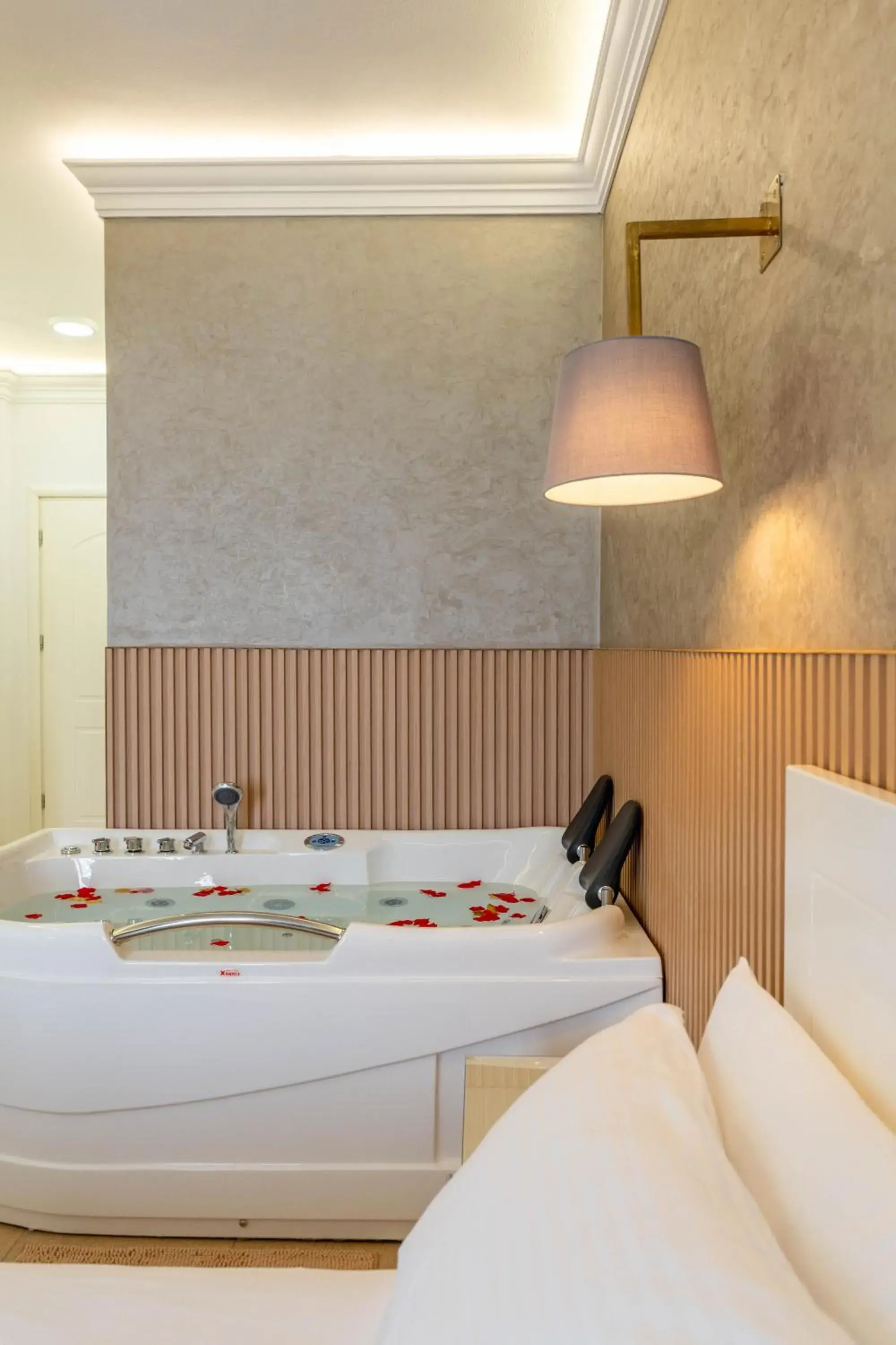 Deluxe Double Room with Balcony, Sea View and Jacuzzi in Hotel Mira Mare Deluxe Double Room with Balcony, Sea View and Jacuzzi in Hotel Mira Mare