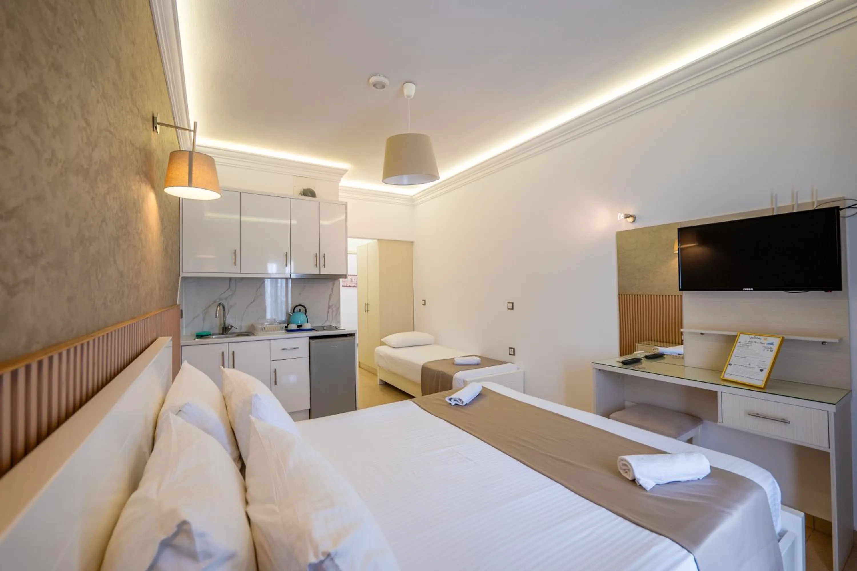 Living room, Bed in Hotel Mira Mare