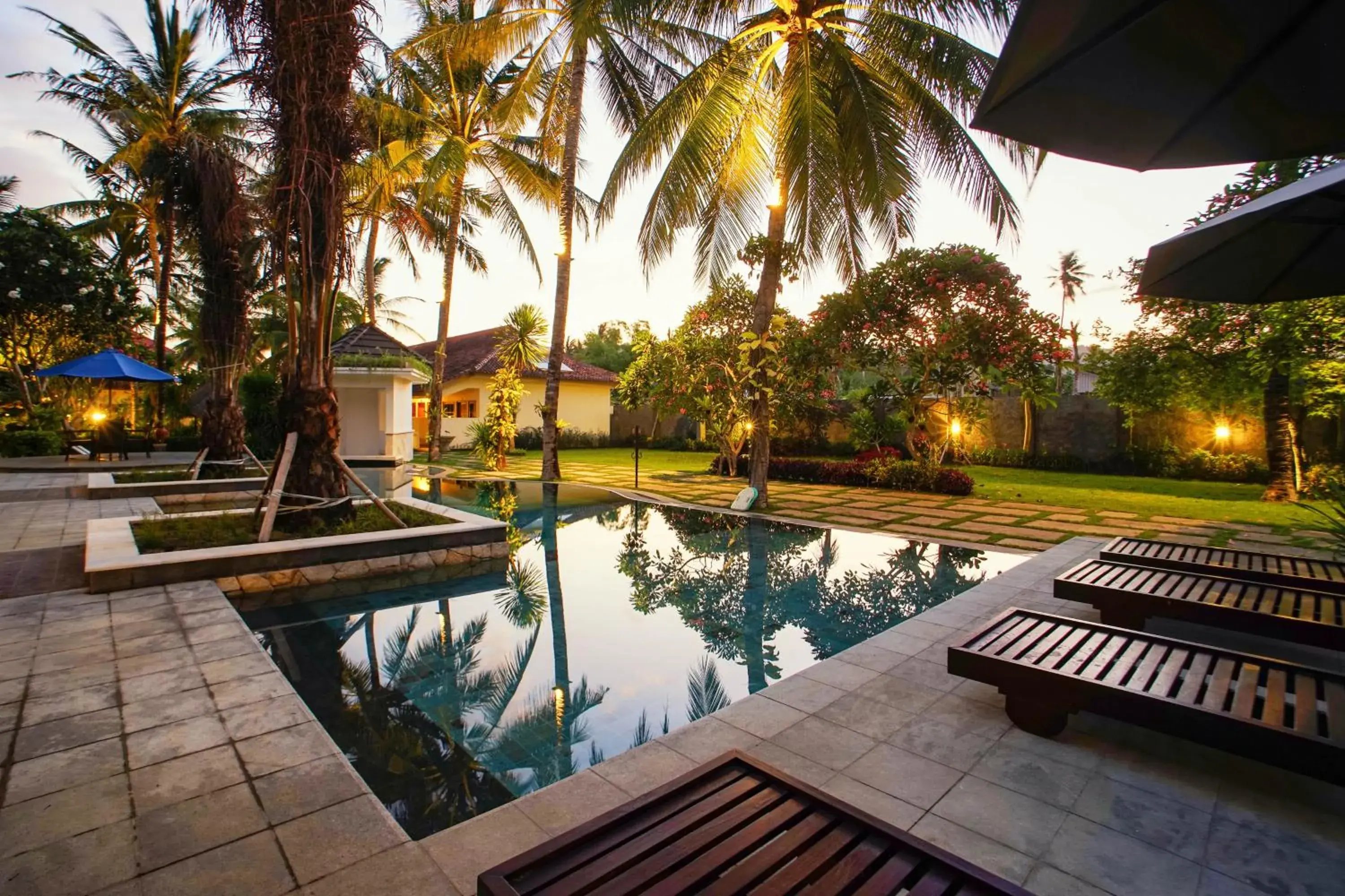 Swimming pool in Segara Anak Hotel Swimming pool in Segara Anak Hotel