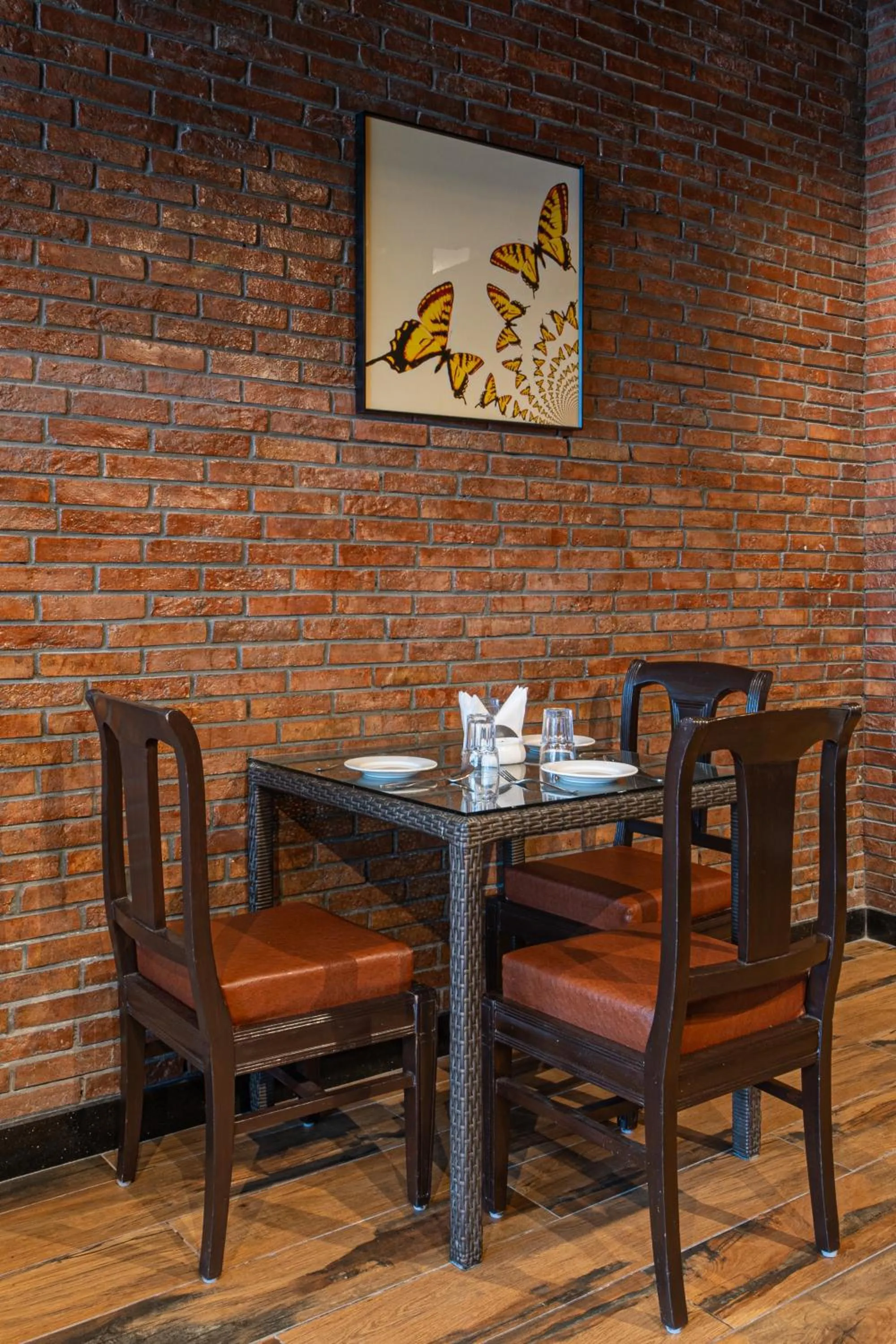 Restaurant/places to eat in The Suncourt Hotel Yatri