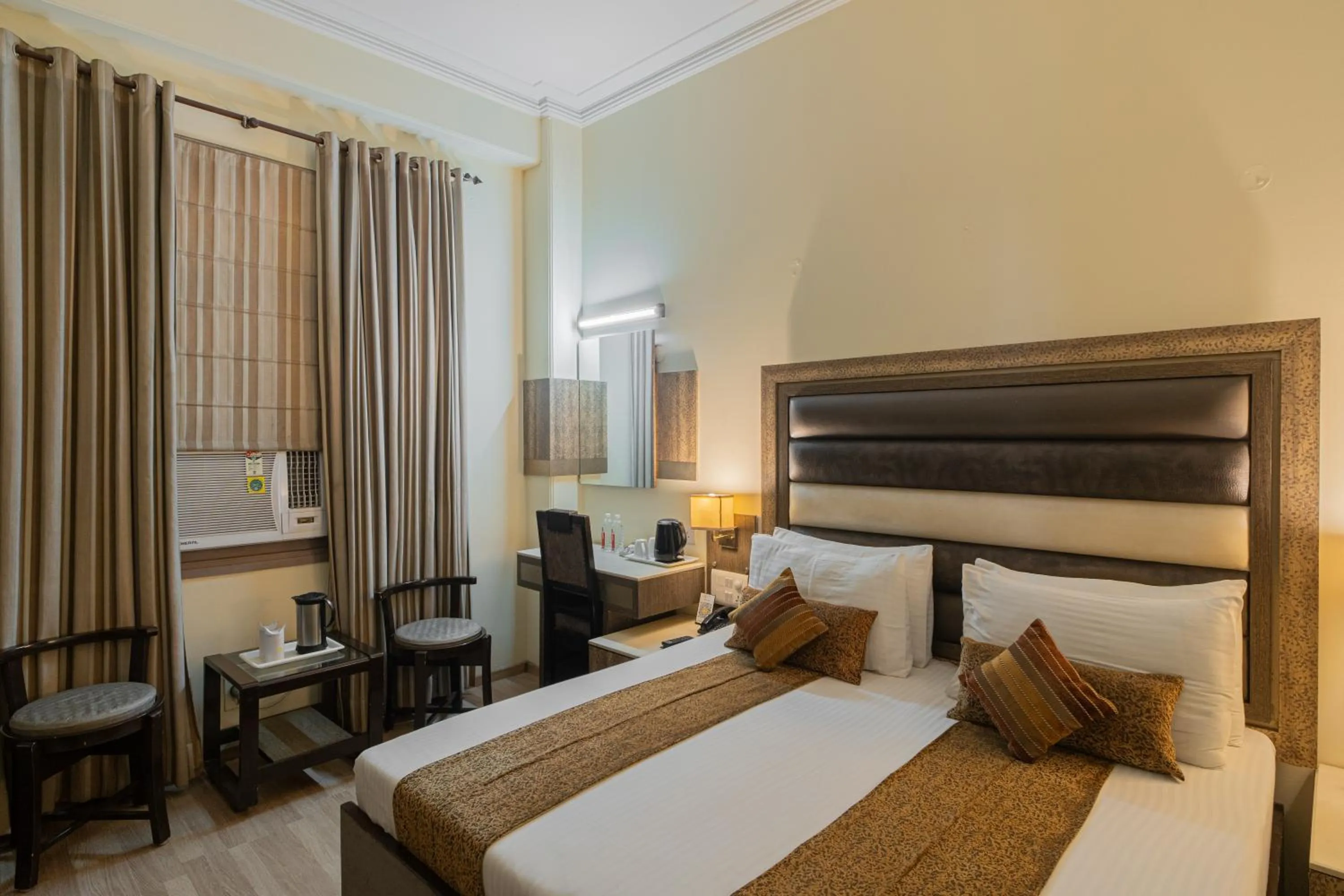 Bed in The Suncourt Hotel Yatri