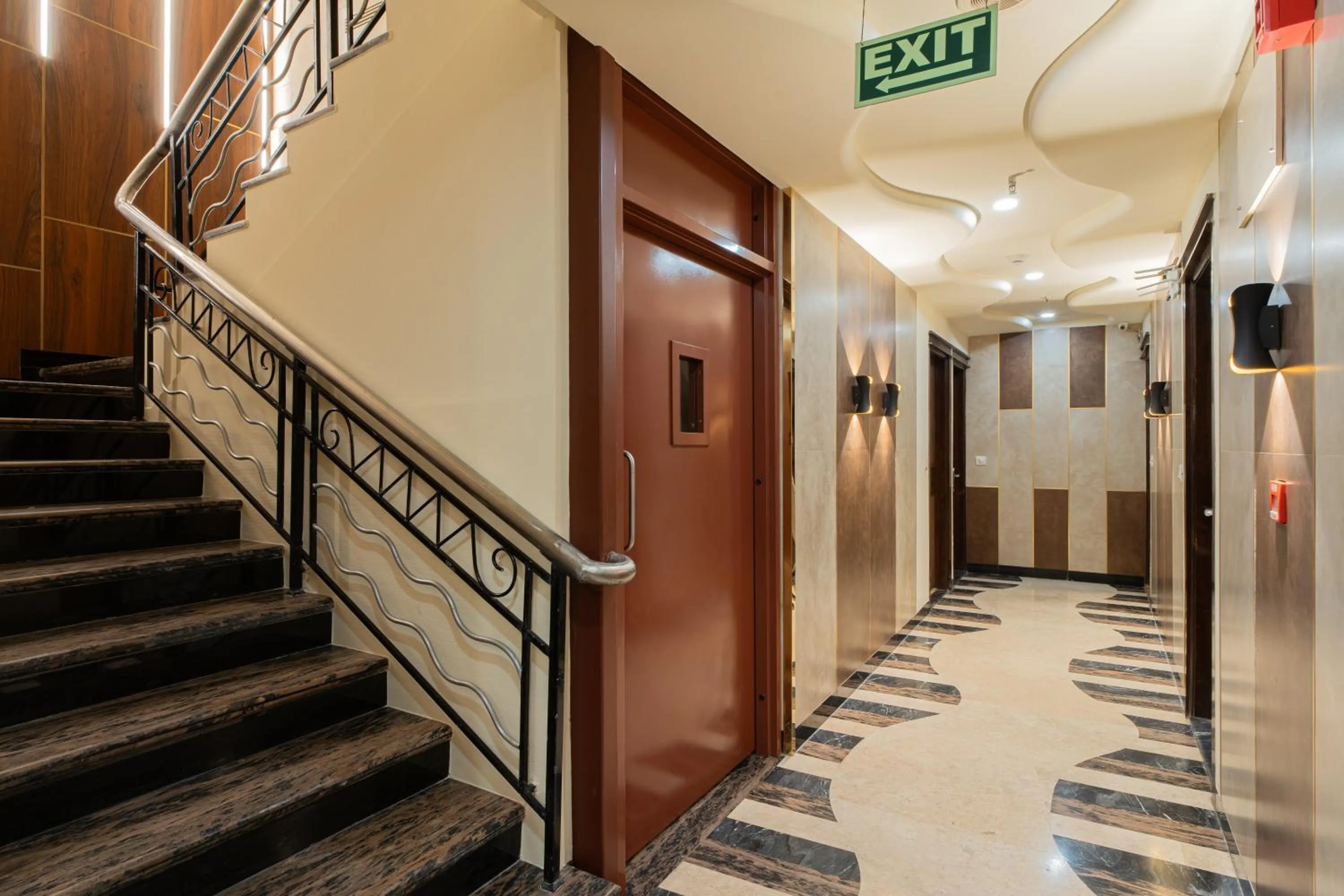 Lobby or reception in The Suncourt Hotel Yatri