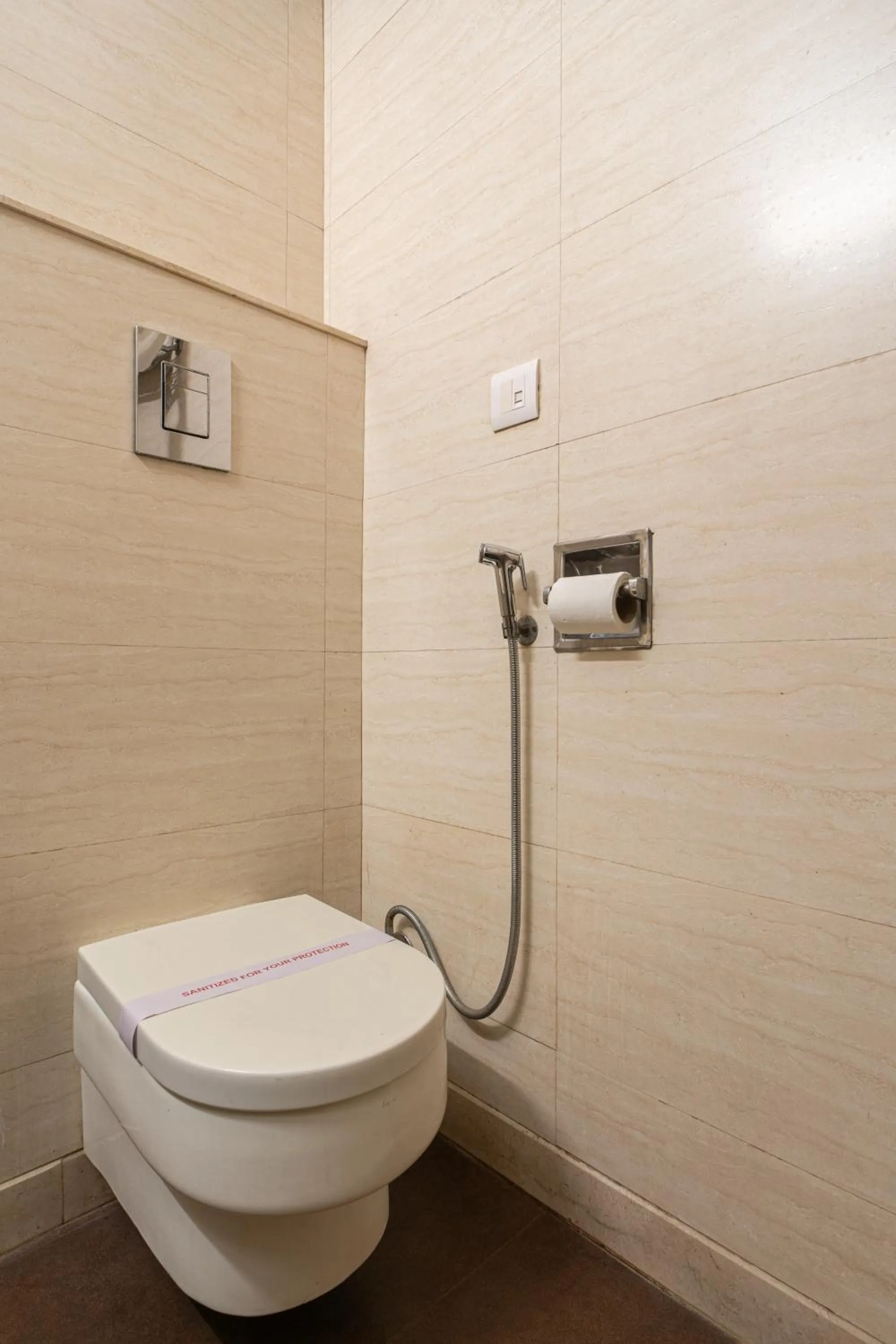 Toilet in The Suncourt Hotel Yatri