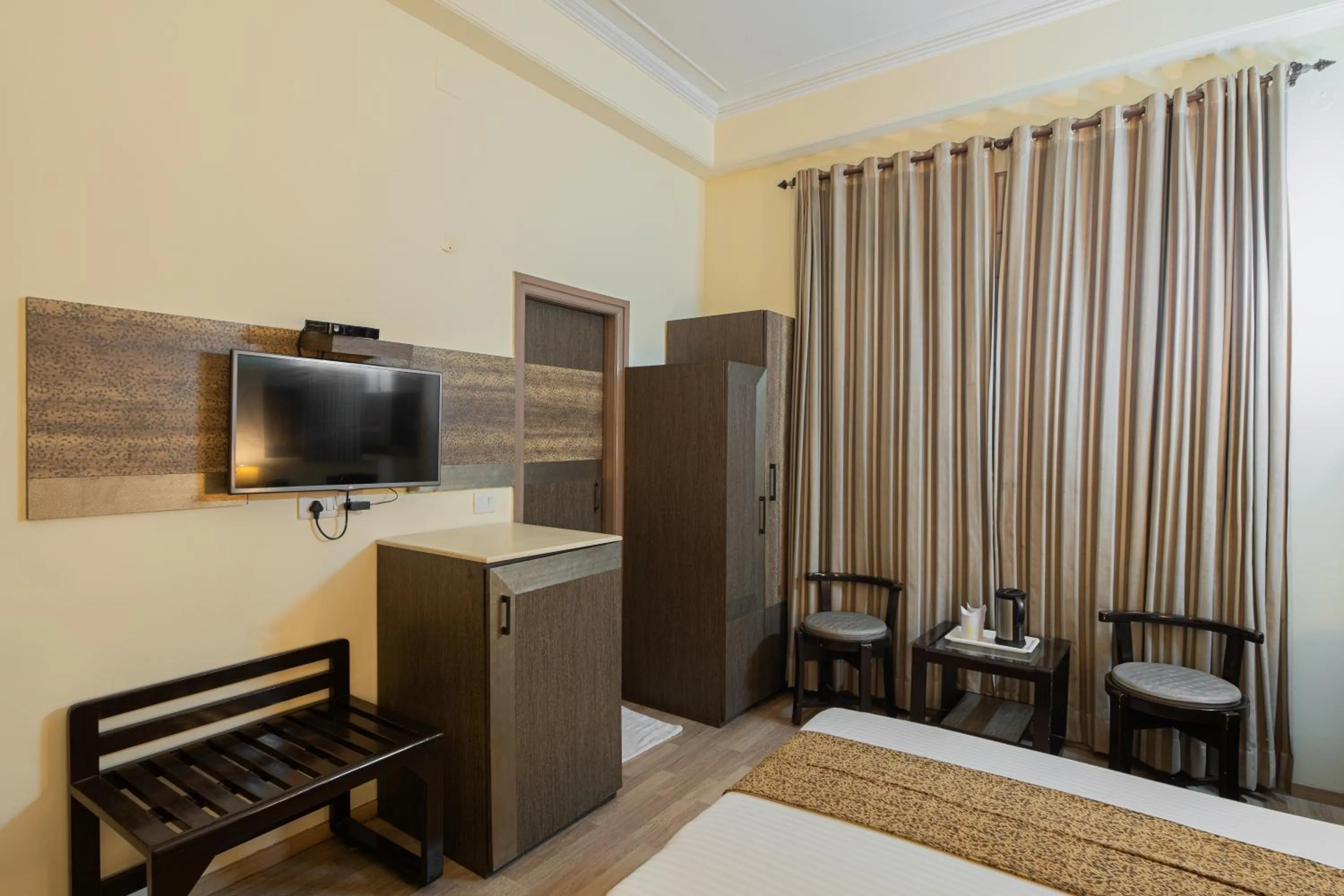 Bed in The Suncourt Hotel Yatri