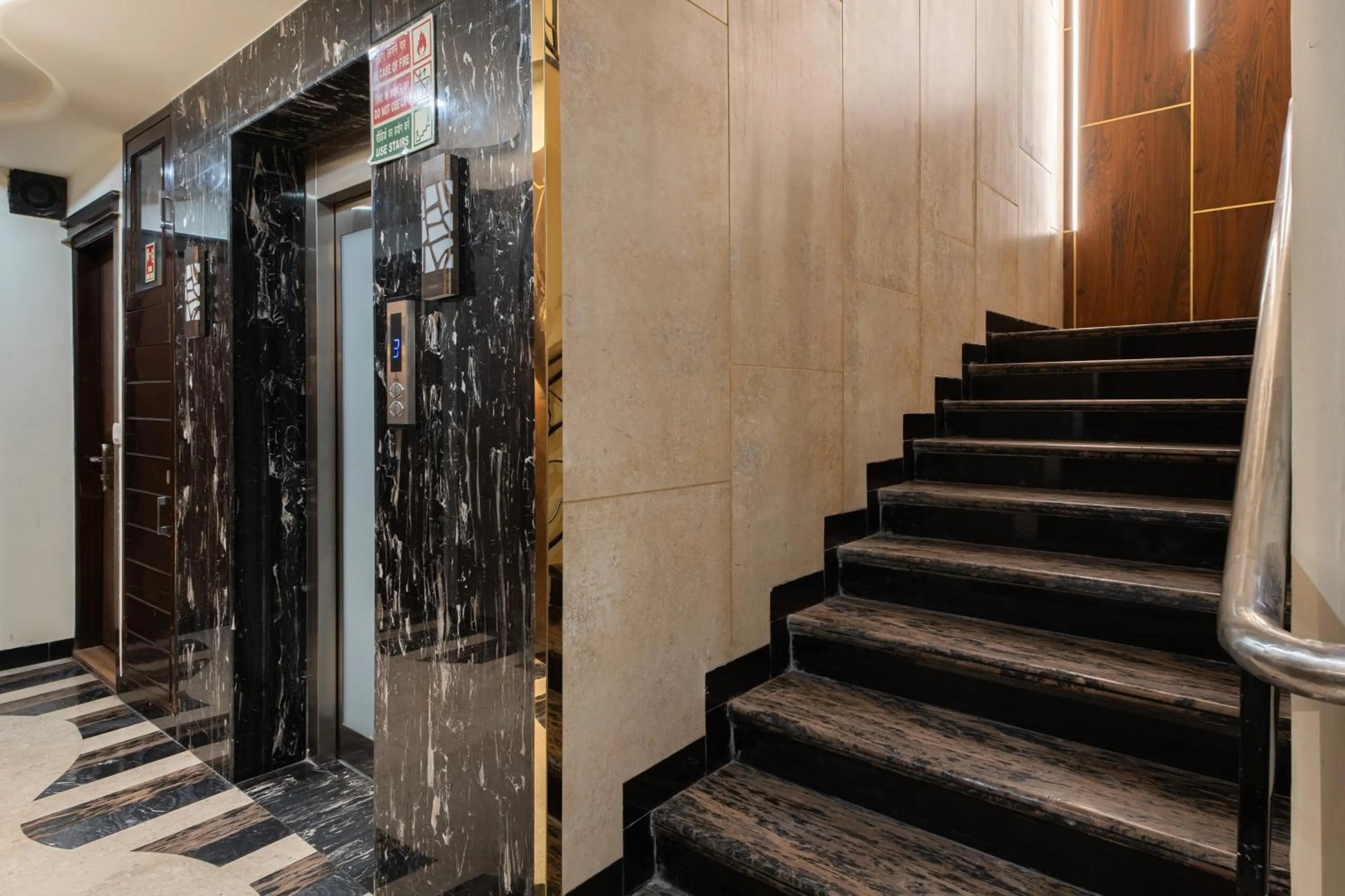 Lobby or reception in The Suncourt Hotel Yatri