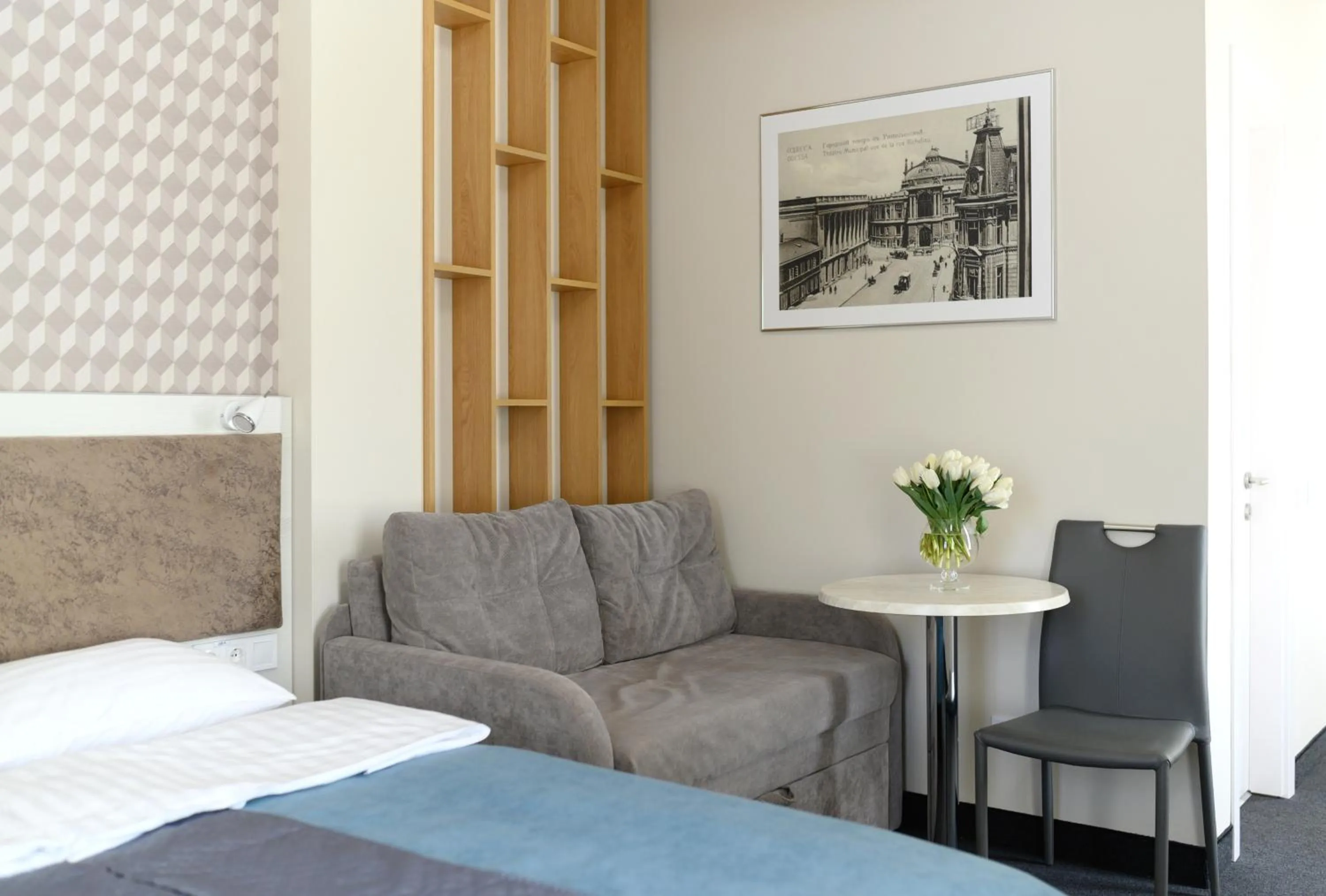 Photo of the whole room, Bed in Voyage