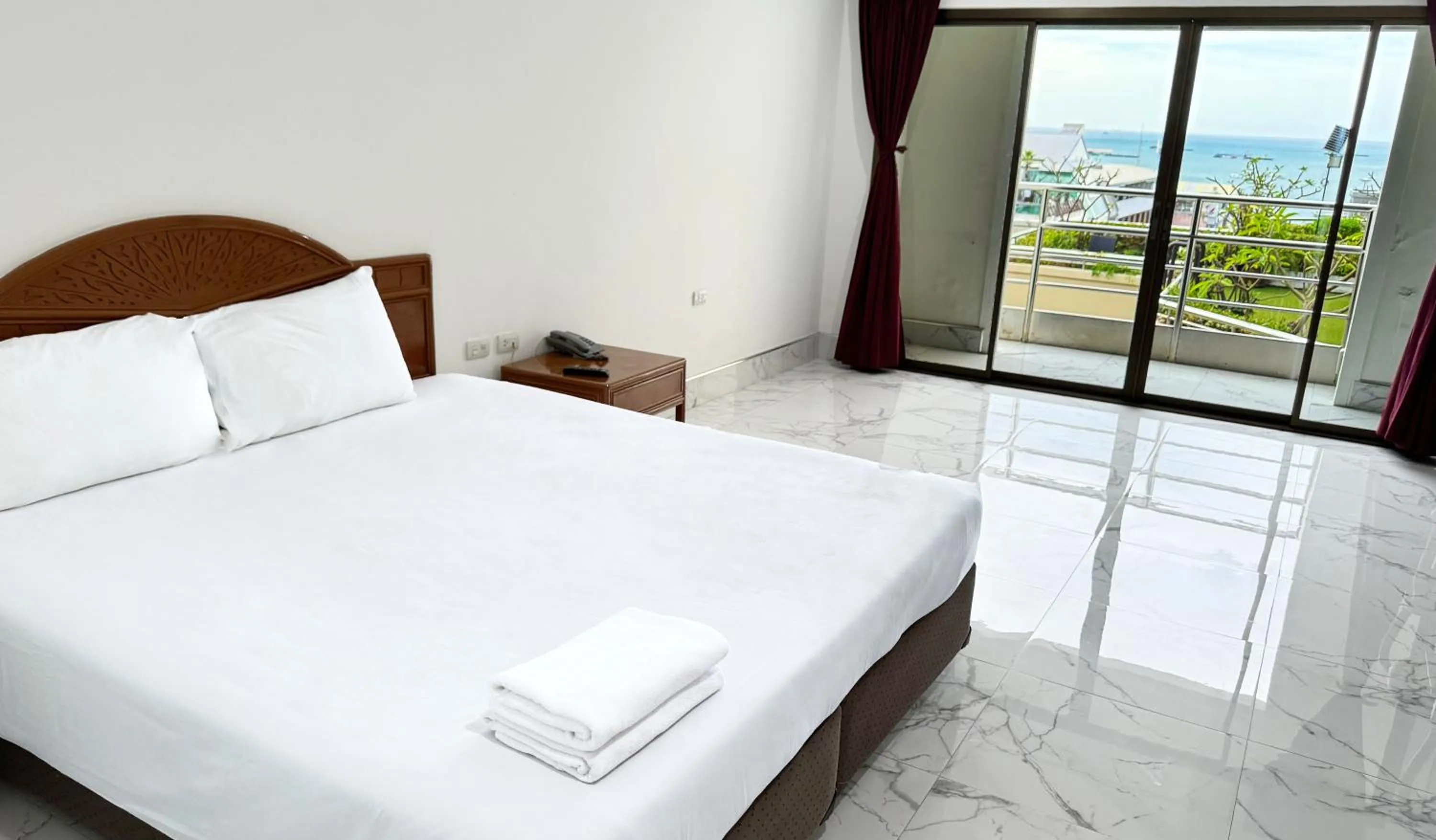 Bed in Highfive Hotel Pattaya