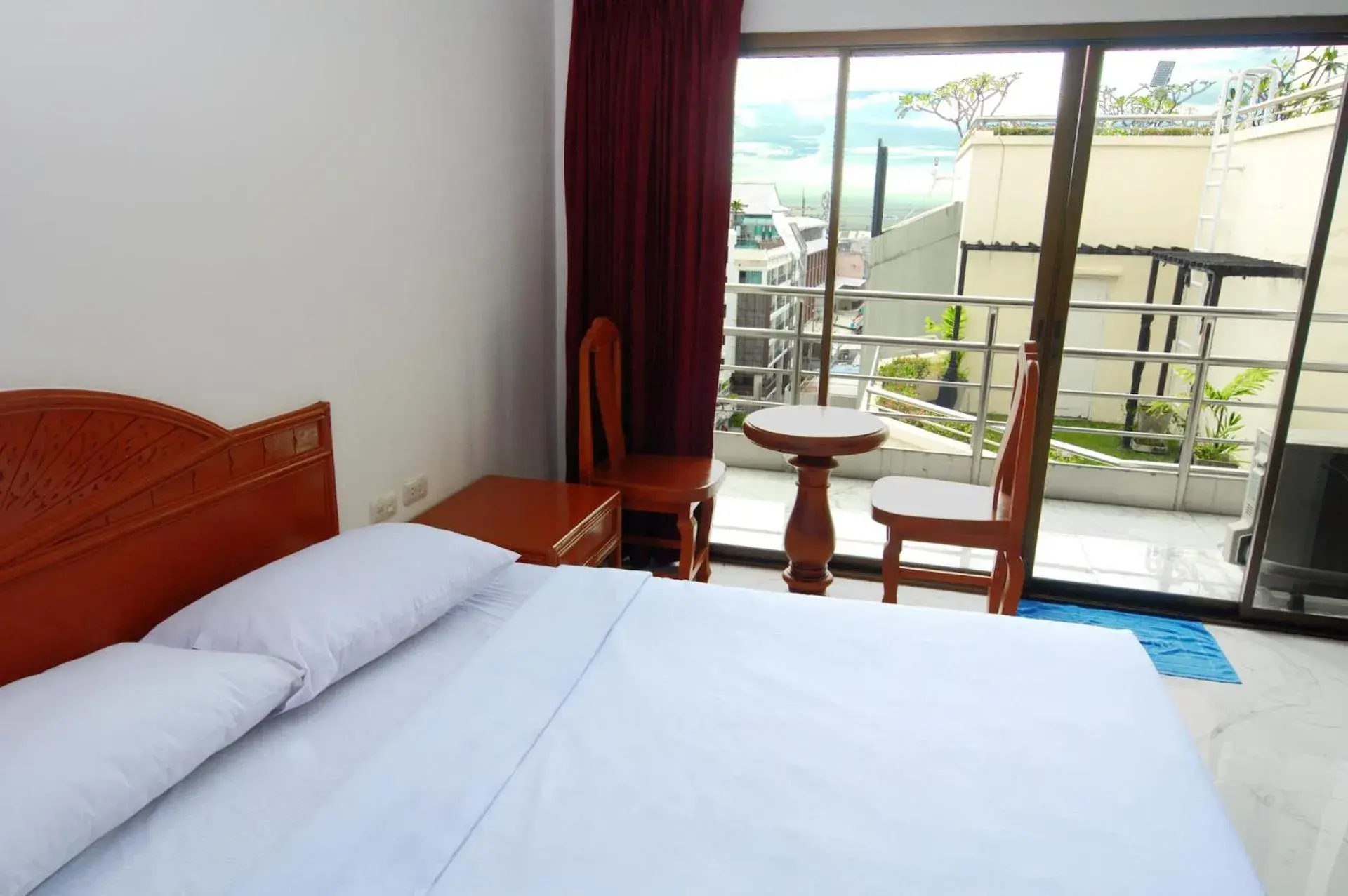 Bed in Highfive Hotel Pattaya Bed in Highfive Hotel Pattaya