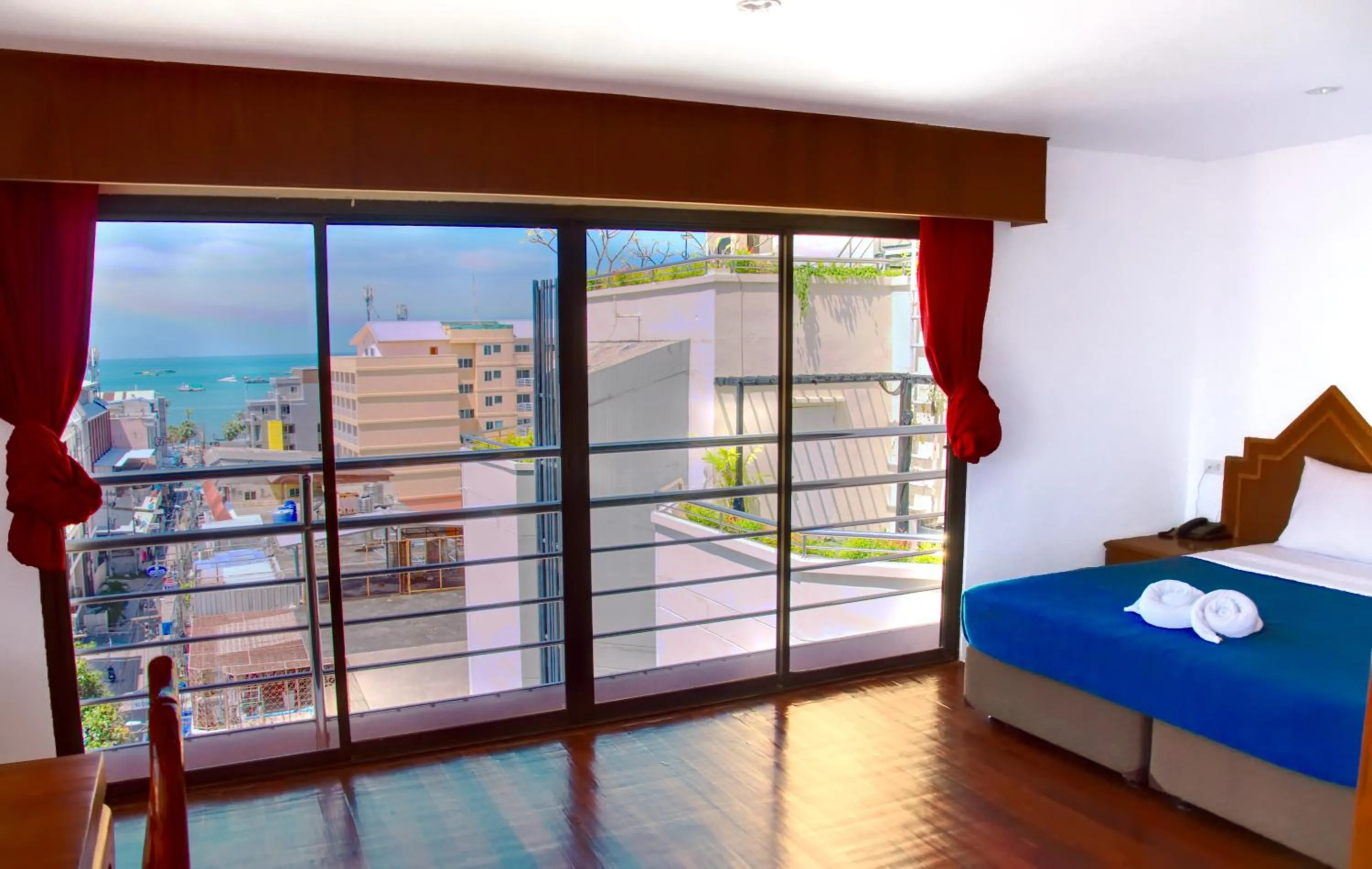 Bed in Highfive Hotel Pattaya