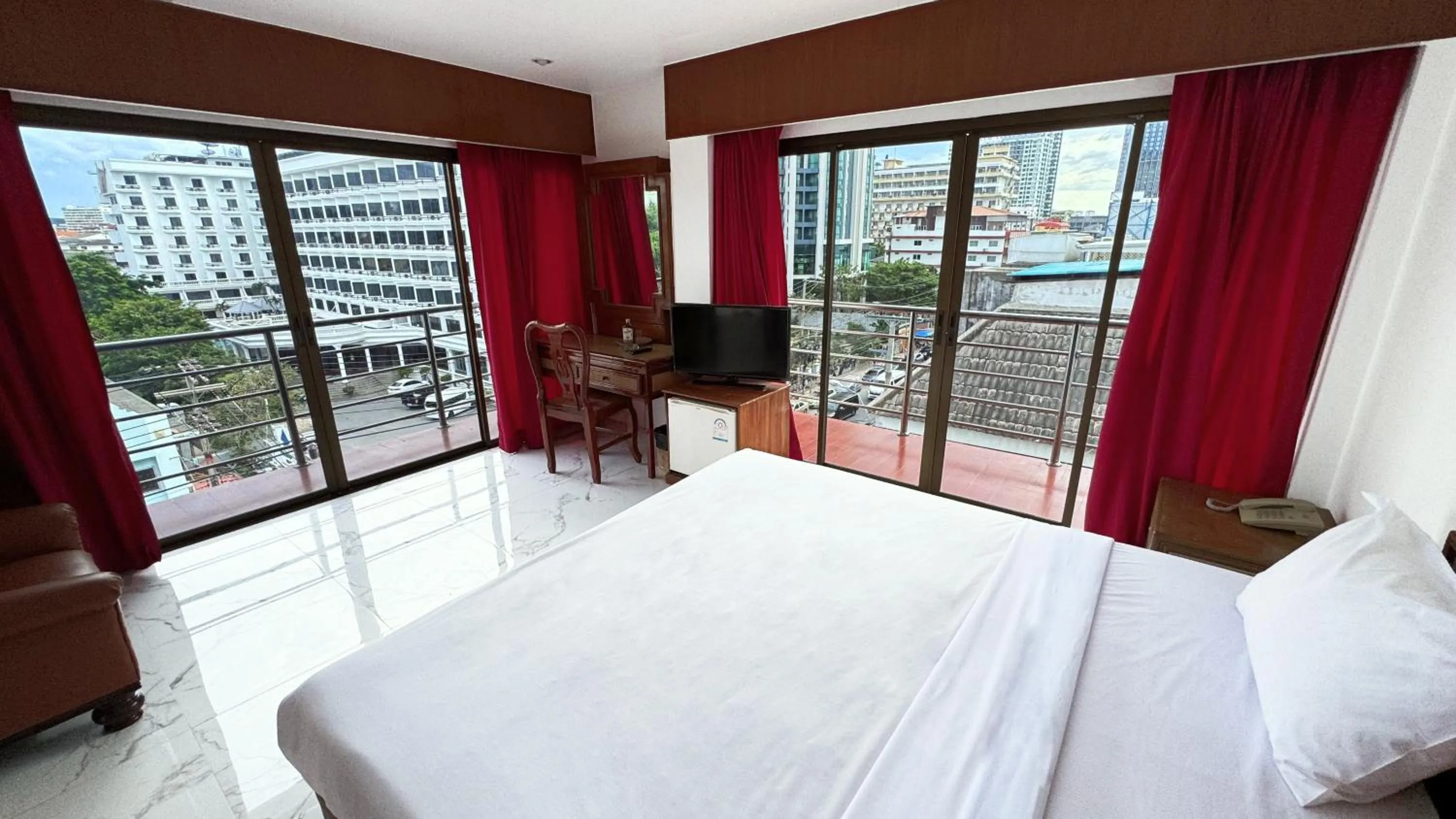 Bed in Highfive Hotel Pattaya