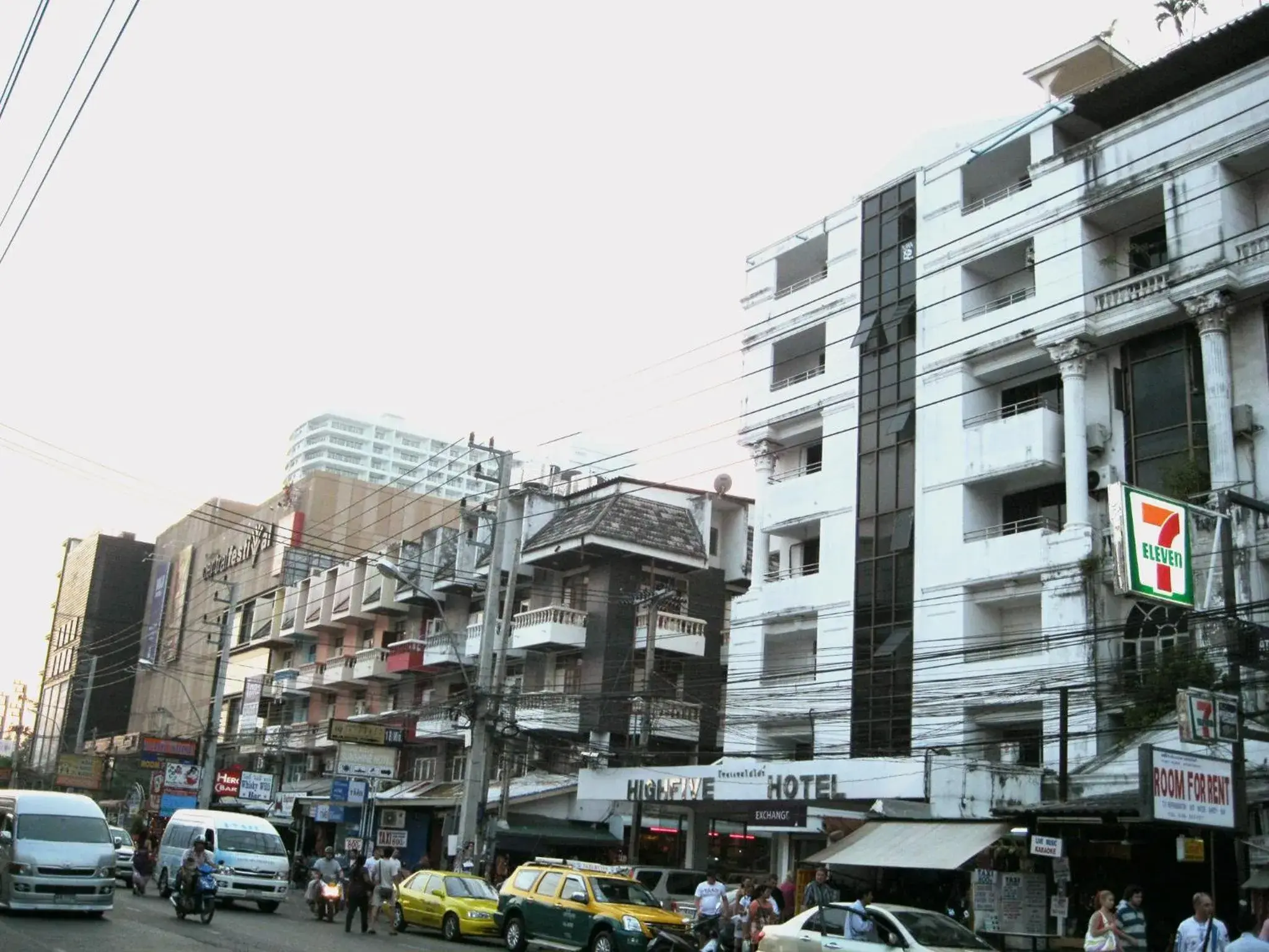 Facade/entrance in Highfive Hotel Pattaya Facade/entrance in Highfive Hotel Pattaya