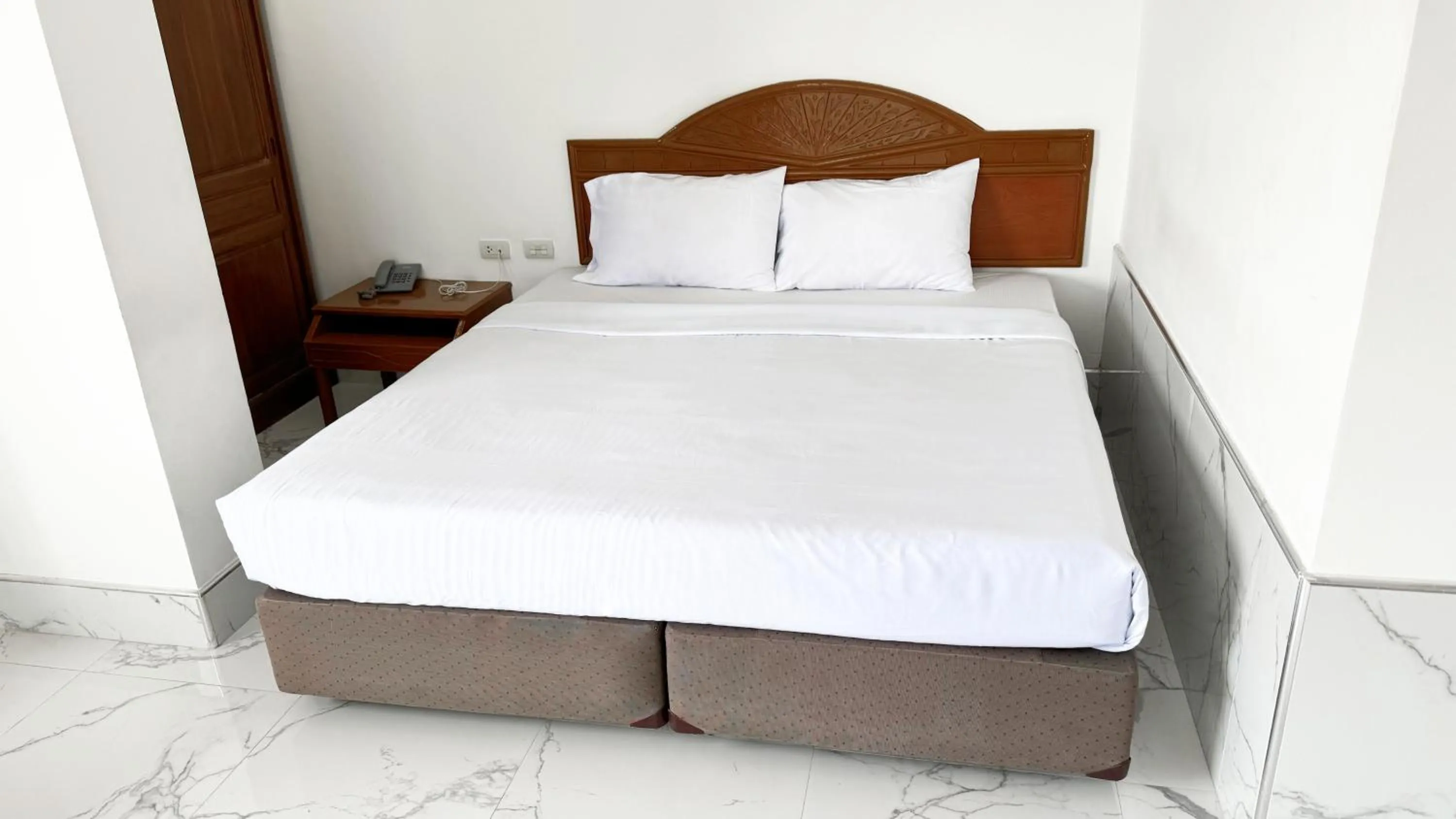 Bed in Highfive Hotel Pattaya