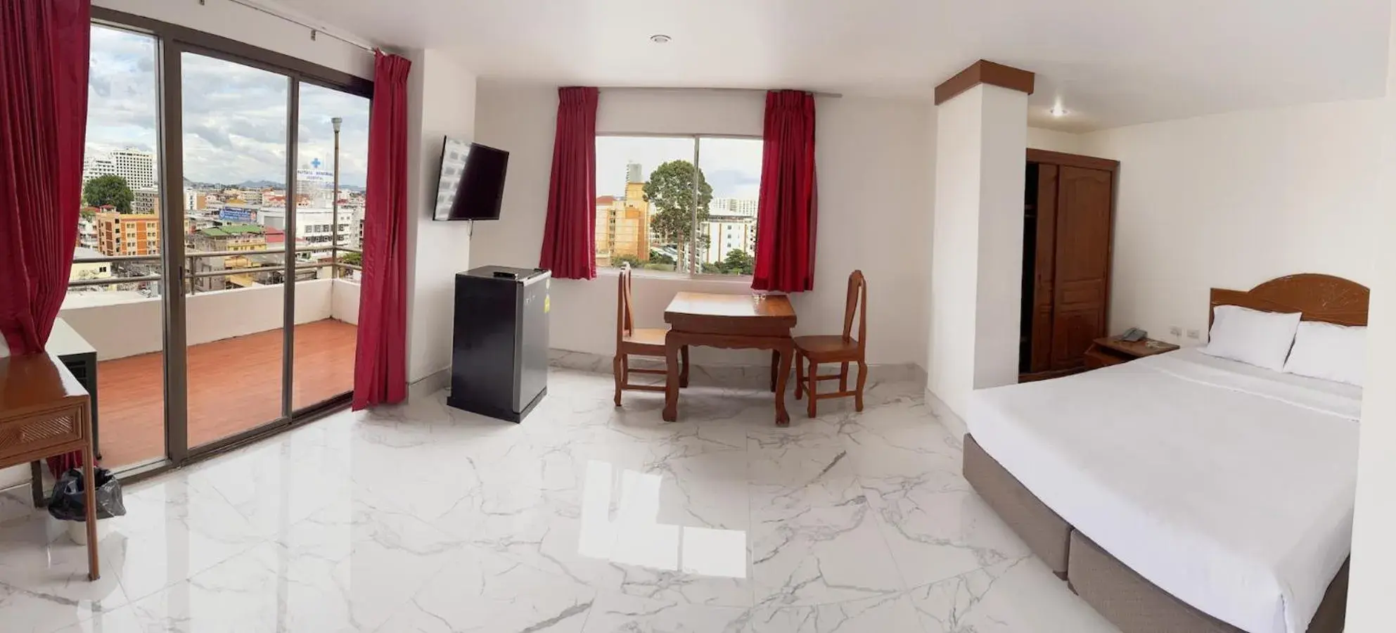 Bed in Highfive Hotel Pattaya Bed in Highfive Hotel Pattaya