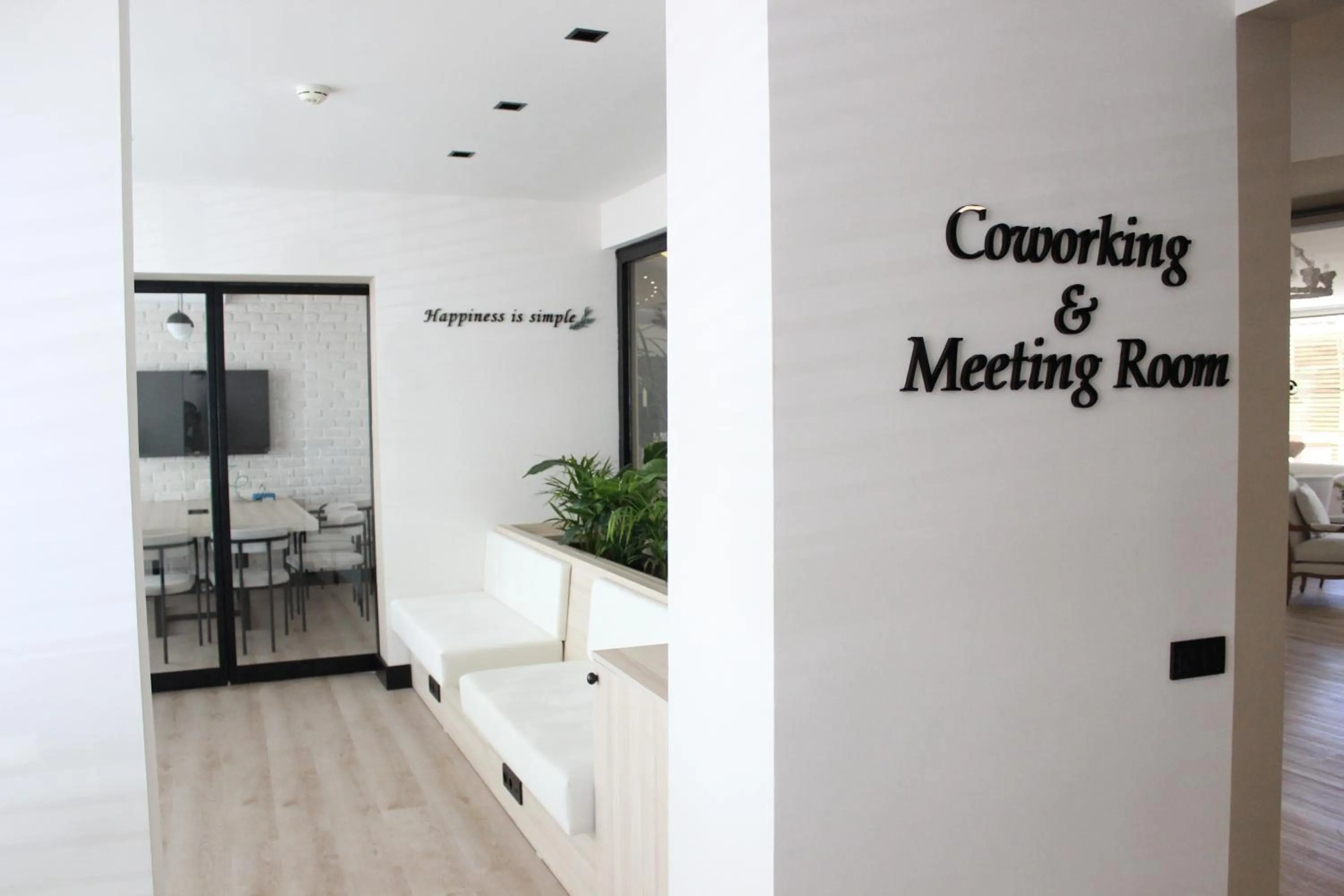 TV and multimedia in Savk Hotel