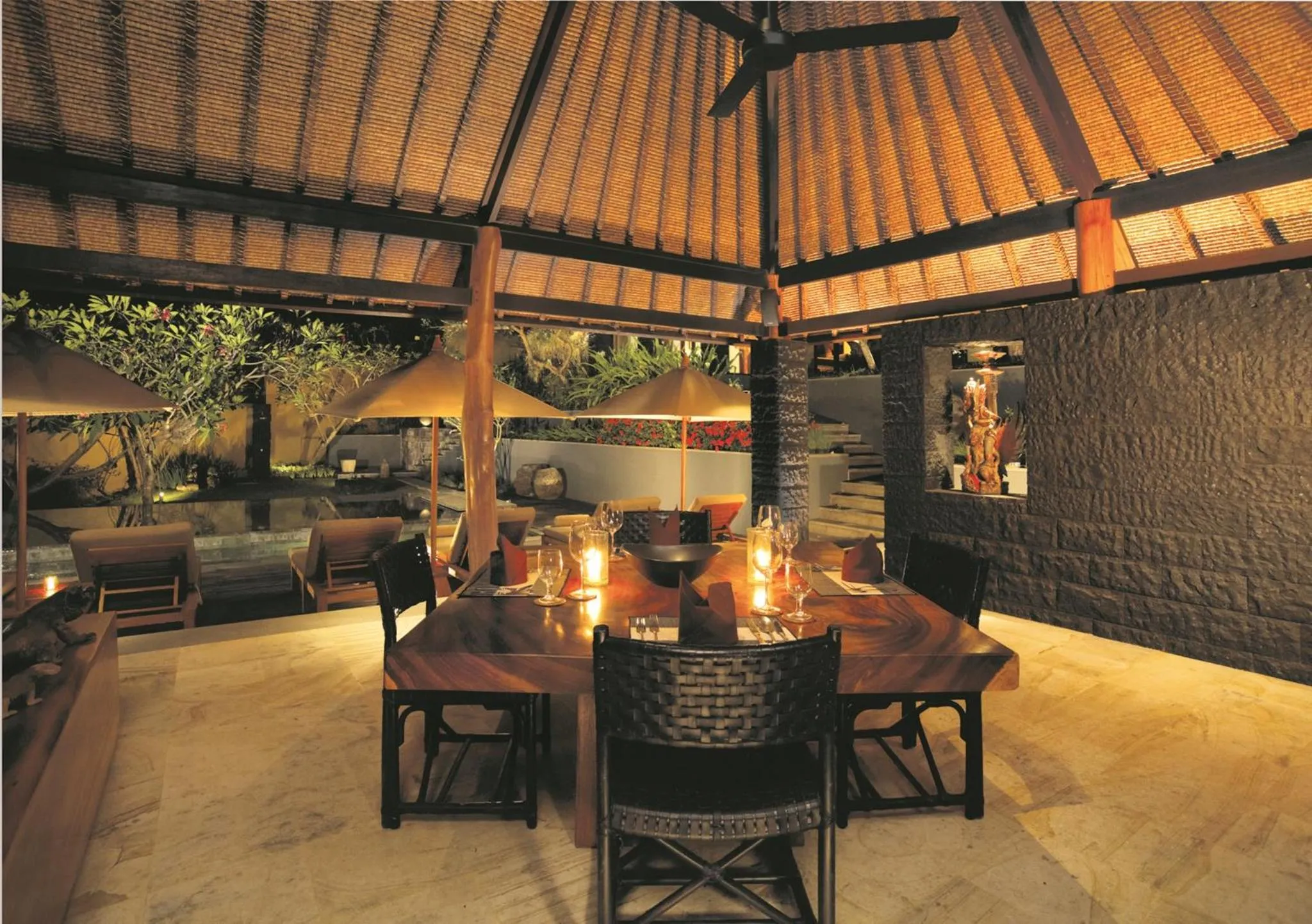 Dining area in Qunci Villas Resort