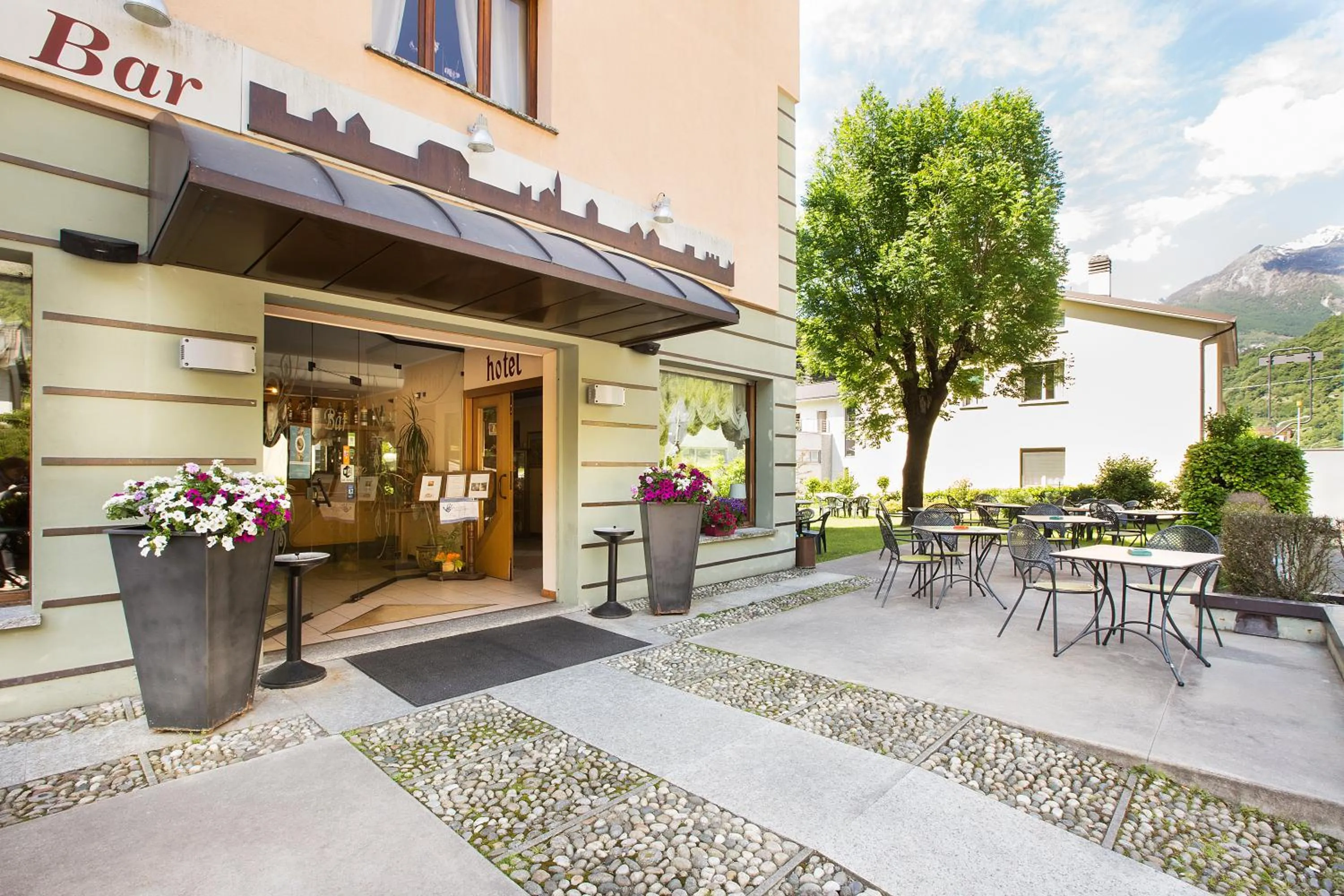 Facade/entrance in Hotel Piuro