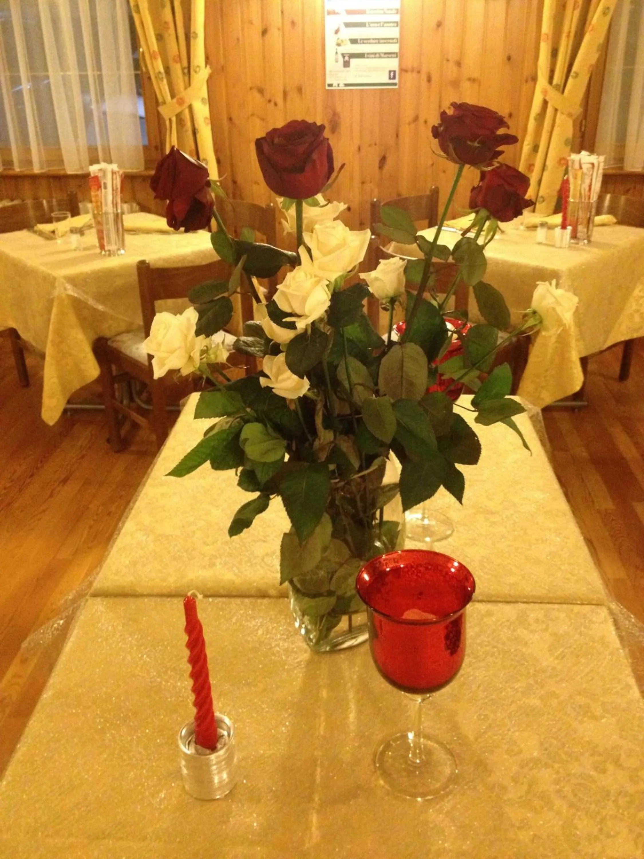 Restaurant/places to eat in Albergo K2