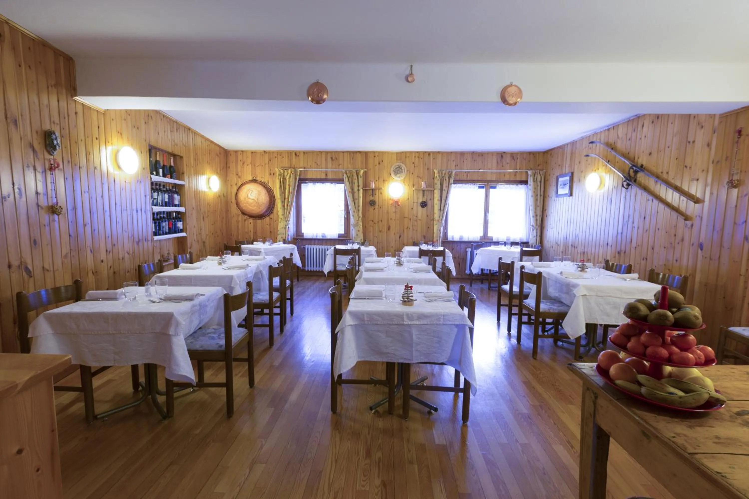 Restaurant/places to eat in Albergo K2