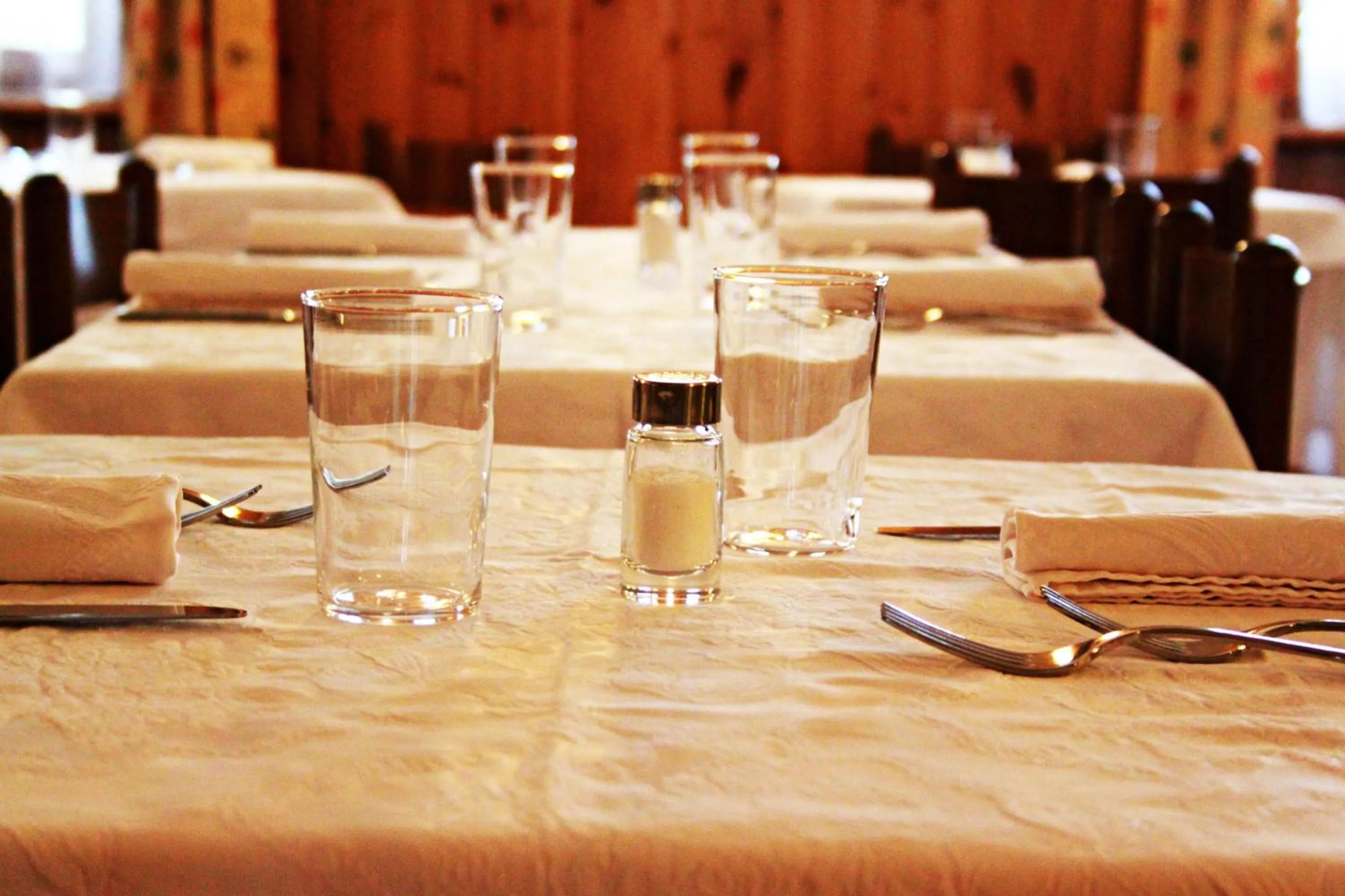 Restaurant/places to eat in Albergo K2