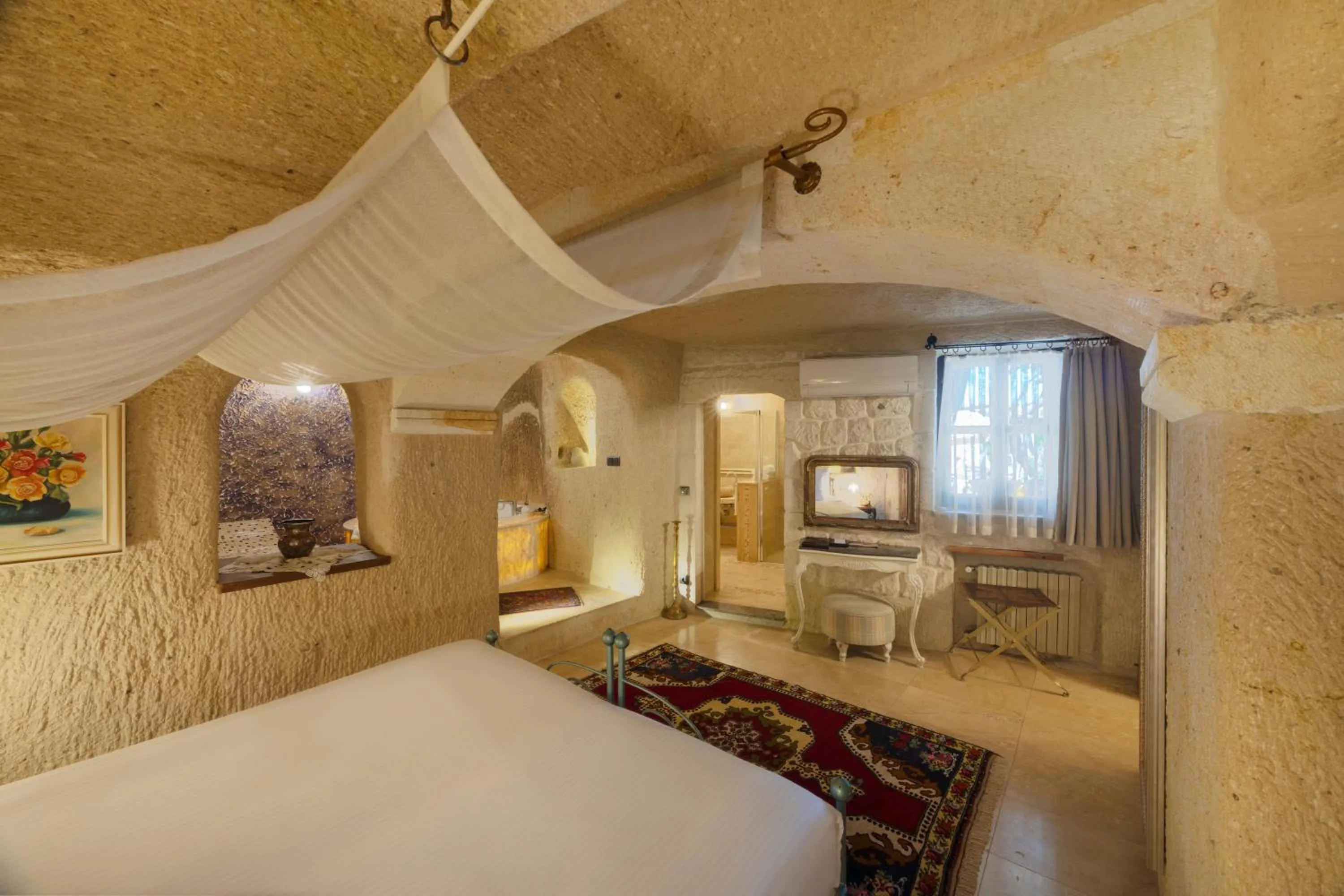 Photo of the whole room, Bed in Tafoni Houses Cave Hotel